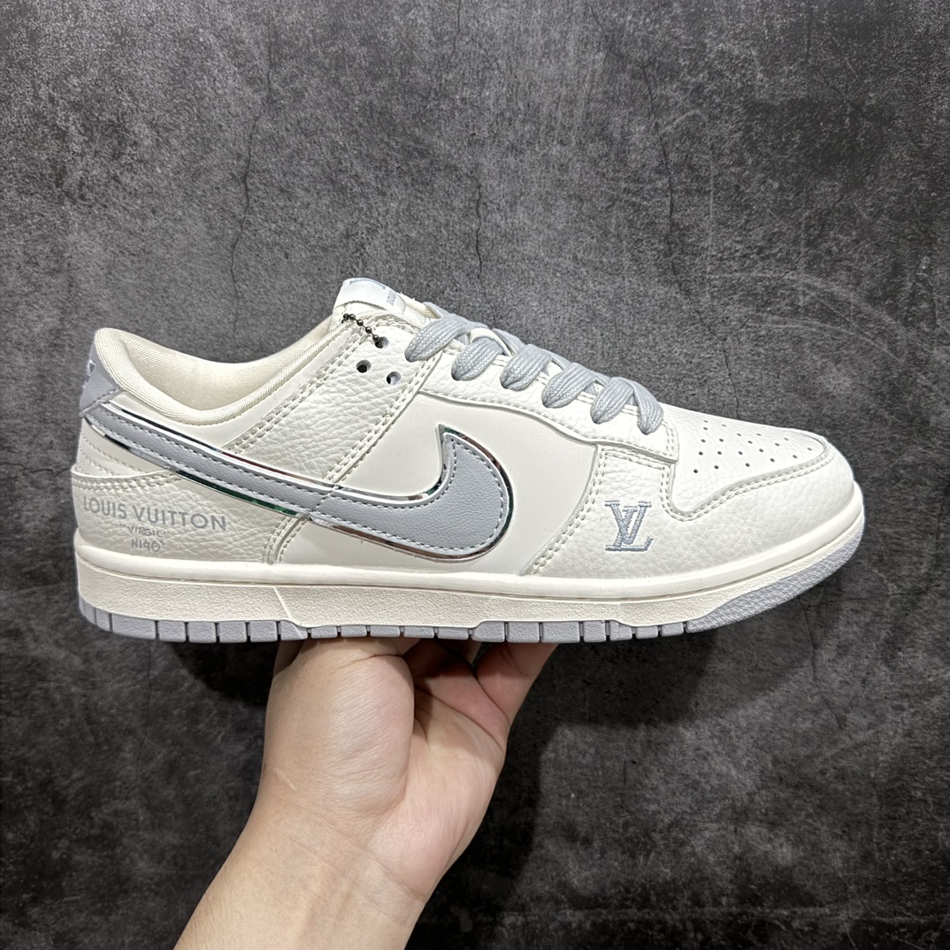 【定制版】Nk SB Dunk Low LV联名-米白战斗灰 周年高端定制 低帮休闲板鞋 DQ1098-355n定制鞋盒 大厂纯原品质出货 超高清洁度 皮料切割干净无任何毛边 细节完美  尺码：36 36.5 37.5 38 38.5 39 40 40.5 41 42 42.5 43 44 44.5 45  编码：HXS320340-莆田鞋批发中心