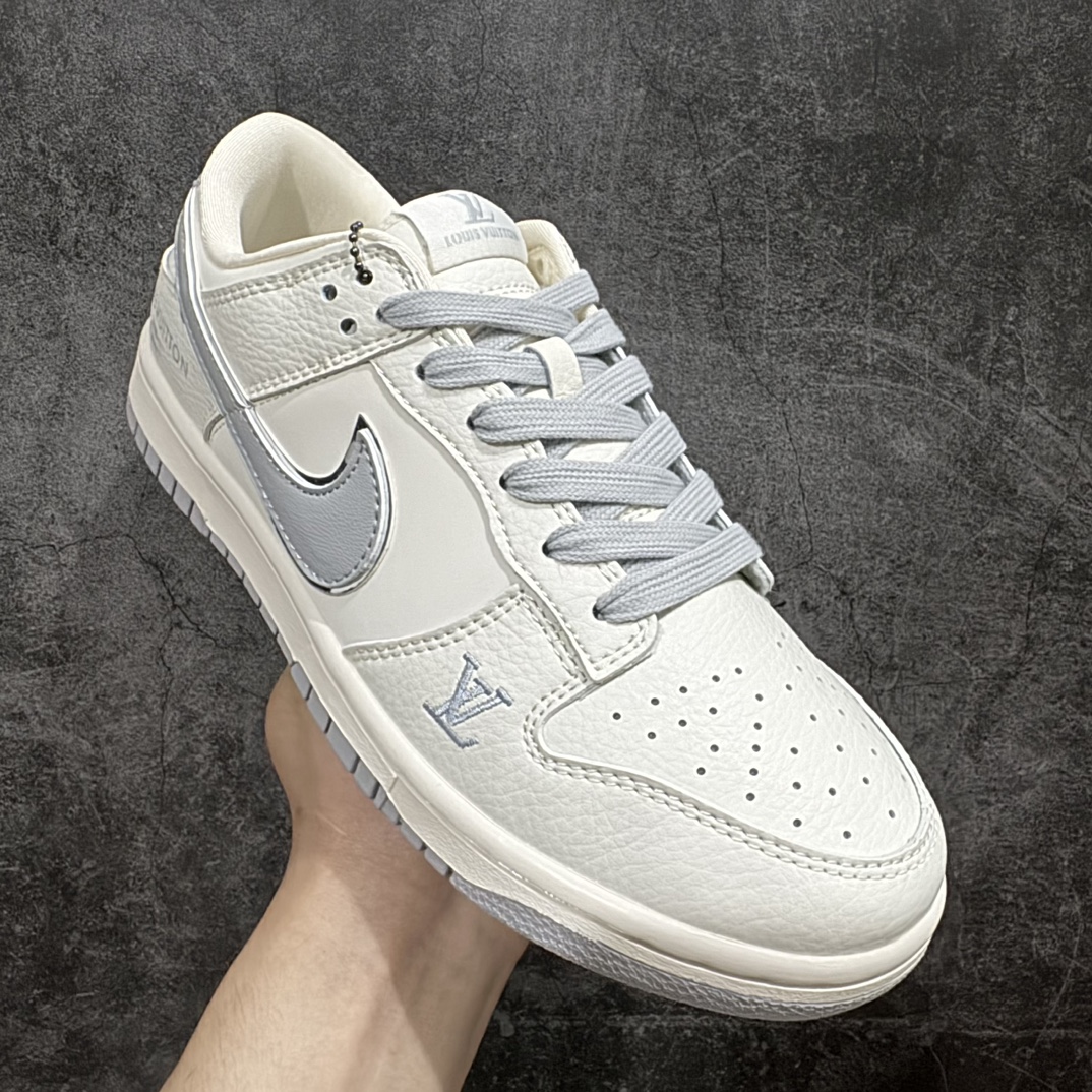 图片[3]-【定制版】Nk SB Dunk Low LV联名-米白战斗灰 周年高端定制 低帮休闲板鞋 DQ1098-355n定制鞋盒 大厂纯原品质出货 超高清洁度 皮料切割干净无任何毛边 细节完美  尺码：36 36.5 37.5 38 38.5 39 40 40.5 41 42 42.5 43 44 44.5 45  编码：HXS320340-莆田鞋批发中心