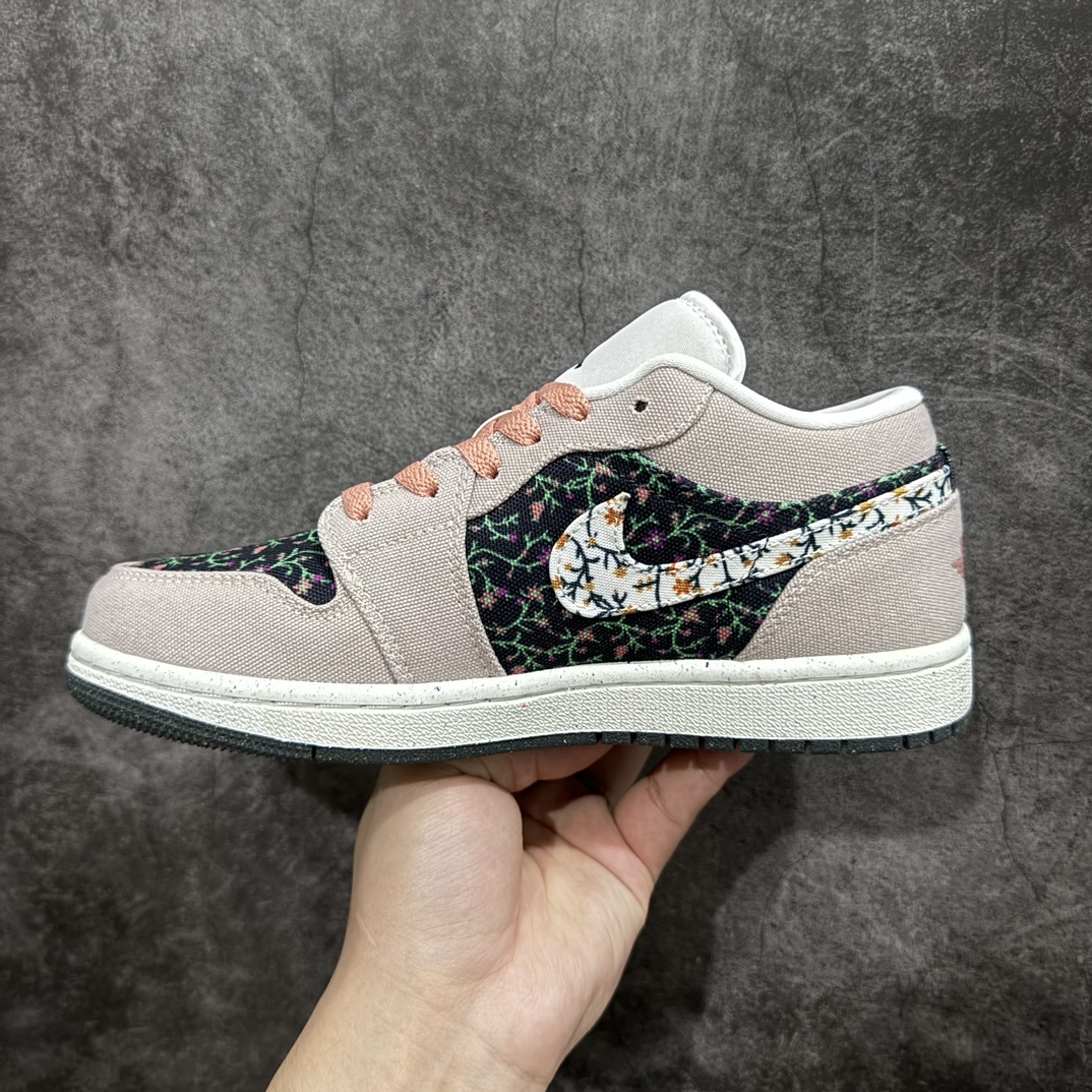 图片[2]-【K版】Air Jordan AJ1 Low低帮 粉色花卉 FJ3445-001全新流水线出品 全部原鞋开发 原楦原纸板开发 全鞋电脑针车 原厂内置全掌气垫 原盒内在原标 唯一Zp原版鞋带绑法 免检产品 全新2022版型 全头层皮料 完美零毛边处理 原厂配置全掌气垫 价格定位良心 几十个配色陆续出货 SIZE：36 36.5 37.5 38 38.5 39 40 40.5 41 42 42.5 43 44 44.5 45 46 47.5 编码：LDS240260-鞋库