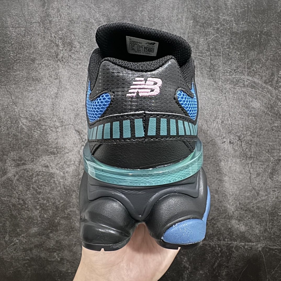 图片[4]-【公司级】 New Balance NB9060 联名款 复古休闲运动慢跑鞋 黑蓝 货号：U9060AGC 全套原楦原纸板原厂数据开发 进口三明治网面 原装进口翻毛皮料正确绒感卡色 正确中底拉帮中底网布细节 原厂标裁 带紫光防伪 定制后跟透明水晶模块 冲裁组合 大底贴合程度胶水上色把控完美 整洁度挑战全网艺术家 多道序QC把关品质完善 匠心打造 耗时两个月开发完成 工艺极其复杂难度可想而知 新开独立私模大底 全网唯一正确六层组合大底 高端零售专供产物Size：36 37 37.5 38 38.5 39 40 40.5 41 42 42.5 43 44 45  编码：LDS270290-鞋库