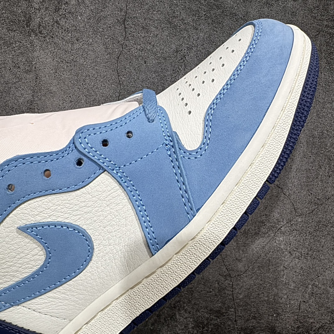 图片[6]-【原厂版】Air Jordan 1 Retro \”First in Flight\”北卡蓝脚趾 官方货号：FD2596 400Fn唯一可媲美原版 同价位区间无对手n全鞋电脑针车 精确间距匹配国内顶级头层皮料订染 用料绝不含糊飞翼3D高频深度立体 全方位比对原鞋n皮料全程玻璃冲刀 冲裁 清洁度完美工艺方面漏斗收腰 底线拉帮 LOGO立体 小到针眼排布 载片对称 冲孔效果 鞋标规范 鞋垫背胶等等n不吹不黑这个价位无敌，绝对无敌👏 Size：40 40.5 41.5 42 42.5 43 44 45 46 47.5 编码：X10290320-莆田鞋批发中心