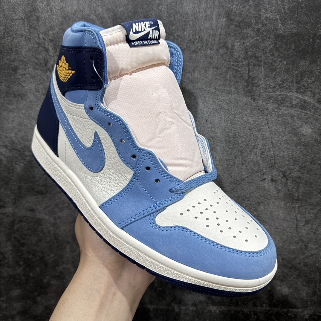 图片[3]-【原厂版】Air Jordan 1 Retro \”First in Flight\”北卡蓝脚趾 官方货号：FD2596 400Fn唯一可媲美原版 同价位区间无对手n全鞋电脑针车 精确间距匹配国内顶级头层皮料订染 用料绝不含糊飞翼3D高频深度立体 全方位比对原鞋n皮料全程玻璃冲刀 冲裁 清洁度完美工艺方面漏斗收腰 底线拉帮 LOGO立体 小到针眼排布 载片对称 冲孔效果 鞋标规范 鞋垫背胶等等n不吹不黑这个价位无敌，绝对无敌👏 Size：40 40.5 41.5 42 42.5 43 44 45 46 47.5 编码：X10290320-莆田鞋批发中心