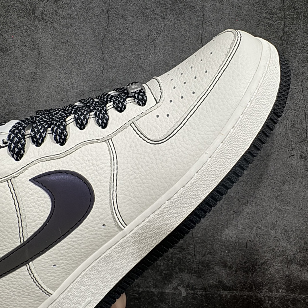 图片[6]-【公司级】Undefeated x Nike Air Force 1 Low 夜魔侠 空军一号低帮休闲板鞋 定制皮料 原装定制鞋盒 炫彩反光 细节满满 原楦头原纸板 内置全掌气垫 货号：UN2588-121SIZE：36 36.5 37.5 38 38.5 39 40 40.5 41 42 42.5 43 44 44.5 45 编码：LF290300-莆田鞋批发中心