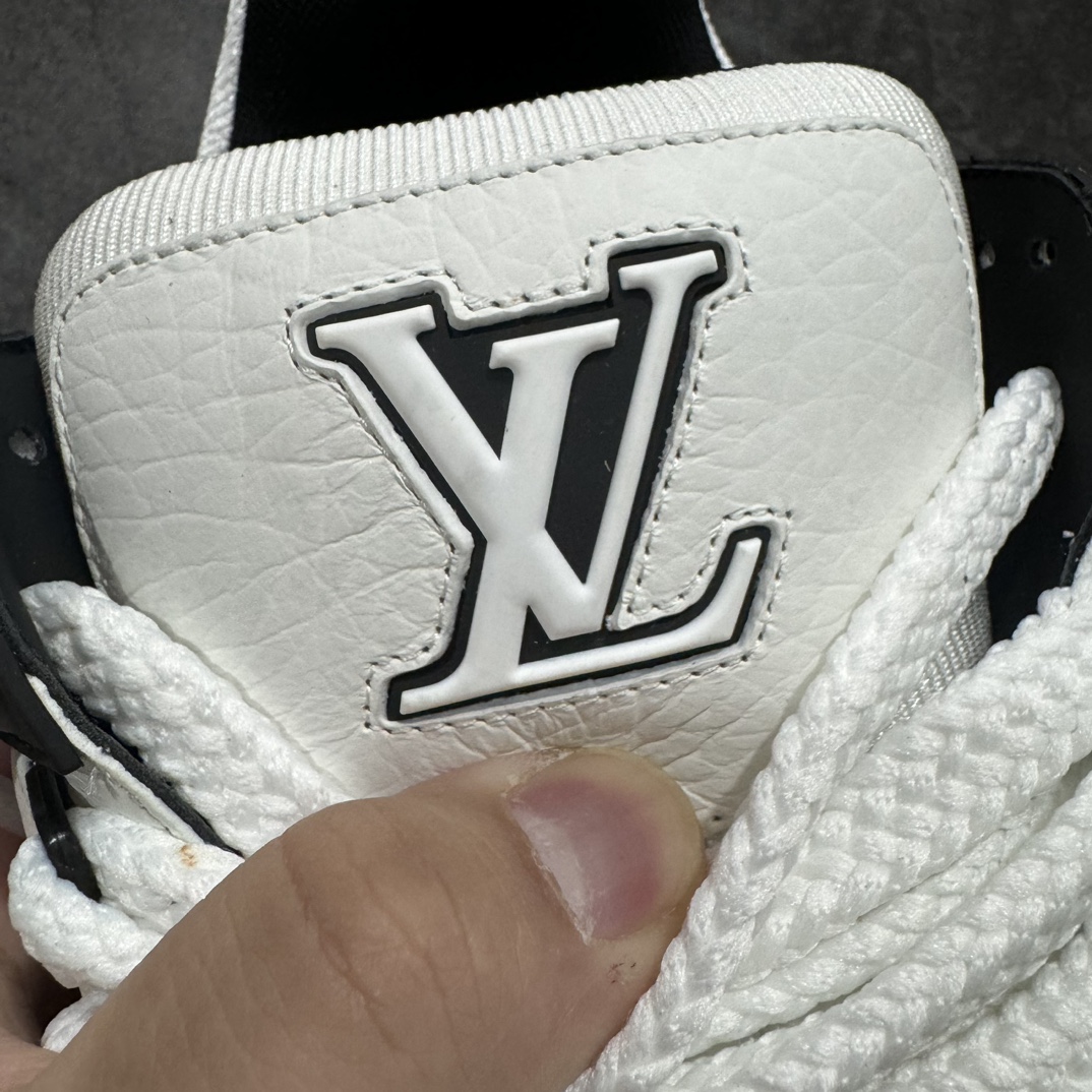 图片[6]-【无胶顶级鞋盒无字版】Louis Vuitton LV 路易威登 Trainer Maxi 胖丁 低帮休闲板鞋n海淘代购同渠道 正确折叠鞋盒 平台外贸高端零售专供品质 原版开发 完美楦型 还原度达到98% 鞋面独家订制压纹漆皮 大底TPU 私模Tpu大底 三色组合厚底 完美增高4-5cm 提供原版可配备对比 拒绝市场吹嘘所谓原版开发  尺码：35 36 37 38 39 40 41 42 43 44 45  46 编码：SJK550580-莆田鞋批发中心