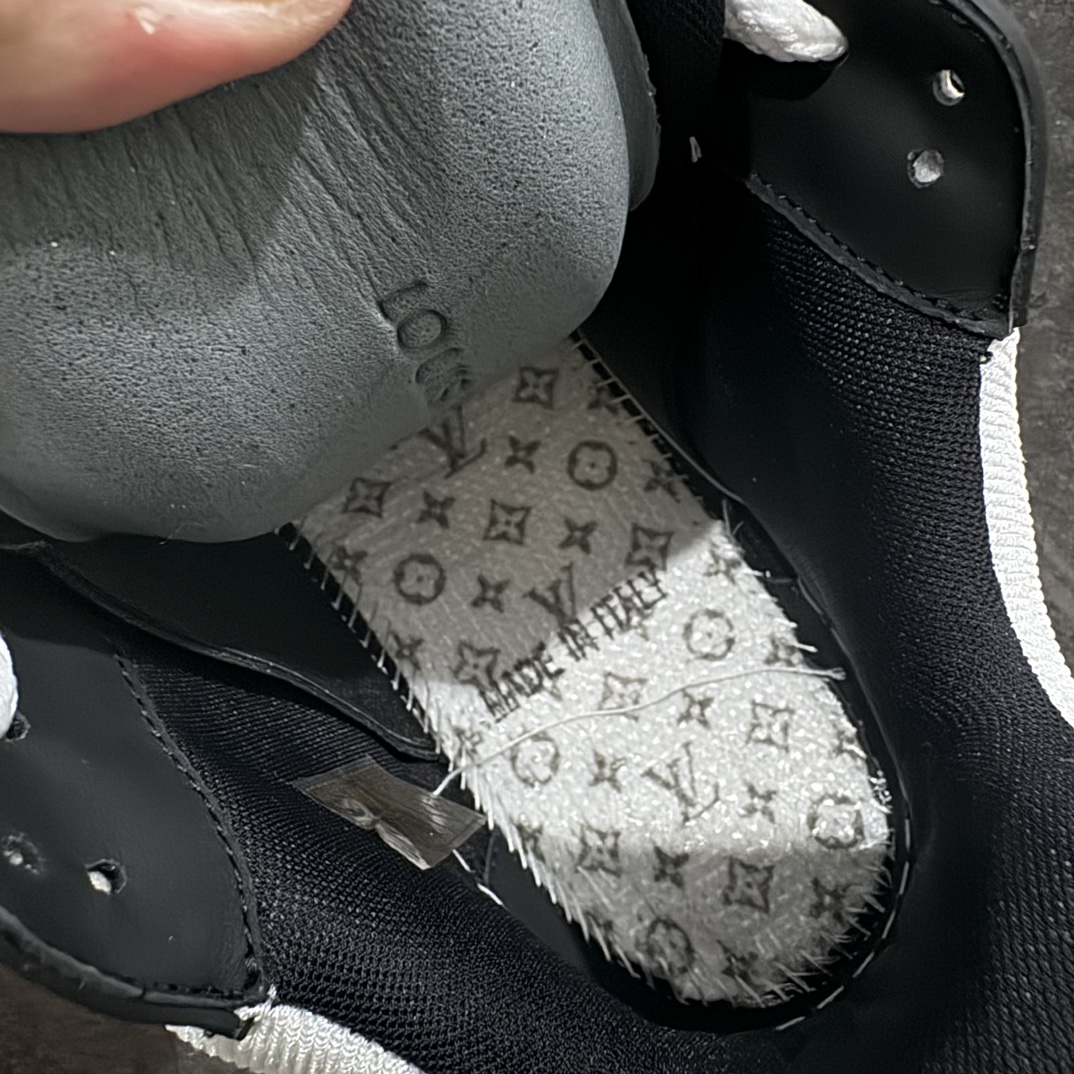 图片[8]-【无胶顶级鞋盒无字版】Louis Vuitton LV 路易威登 Trainer Maxi 胖丁 低帮休闲板鞋n海淘代购同渠道 正确折叠鞋盒 平台外贸高端零售专供品质 原版开发 完美楦型 还原度达到98% 鞋面独家订制压纹漆皮 大底TPU 私模Tpu大底 三色组合厚底 完美增高4-5cm 提供原版可配备对比 拒绝市场吹嘘所谓原版开发  尺码：35 36 37 38 39 40 41 42 43 44 45  46 编码：SJK550580-莆田鞋批发中心