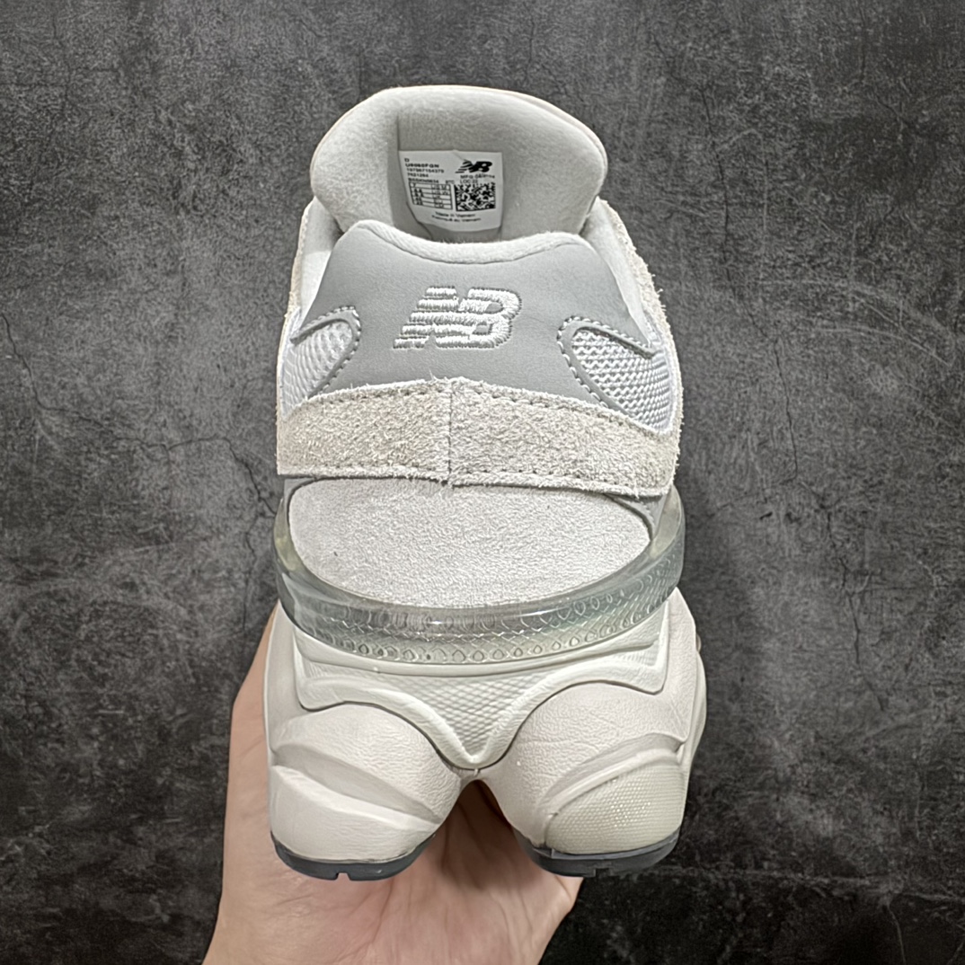 图片[4]-【纯原版】 New Balance NB9060 联名款 复古休闲运动慢跑鞋 米灰色 U9060FGNn 全套原楦原纸板原厂数据开发 进口三明治网面 原装进口翻毛皮料正确绒感卡色 正确中底拉帮中底网布细节 原厂标裁 带紫光防伪 定制后跟透明水晶模块 冲裁组合 大底贴合程度胶水上色把控完美 整洁度挑战全网艺术家 多道序QC把关品质完善 匠心打造 耗时两个月开发完成 工艺极其复杂难度可想而知 新开独立私模大底 全网唯一正确六层组合大底 高端零售专供产物Size：36 37 37.5 38 38.5 39 40 40.5 41 42 42.5 43 44 45 46.5 编码：JP270300-鞋库