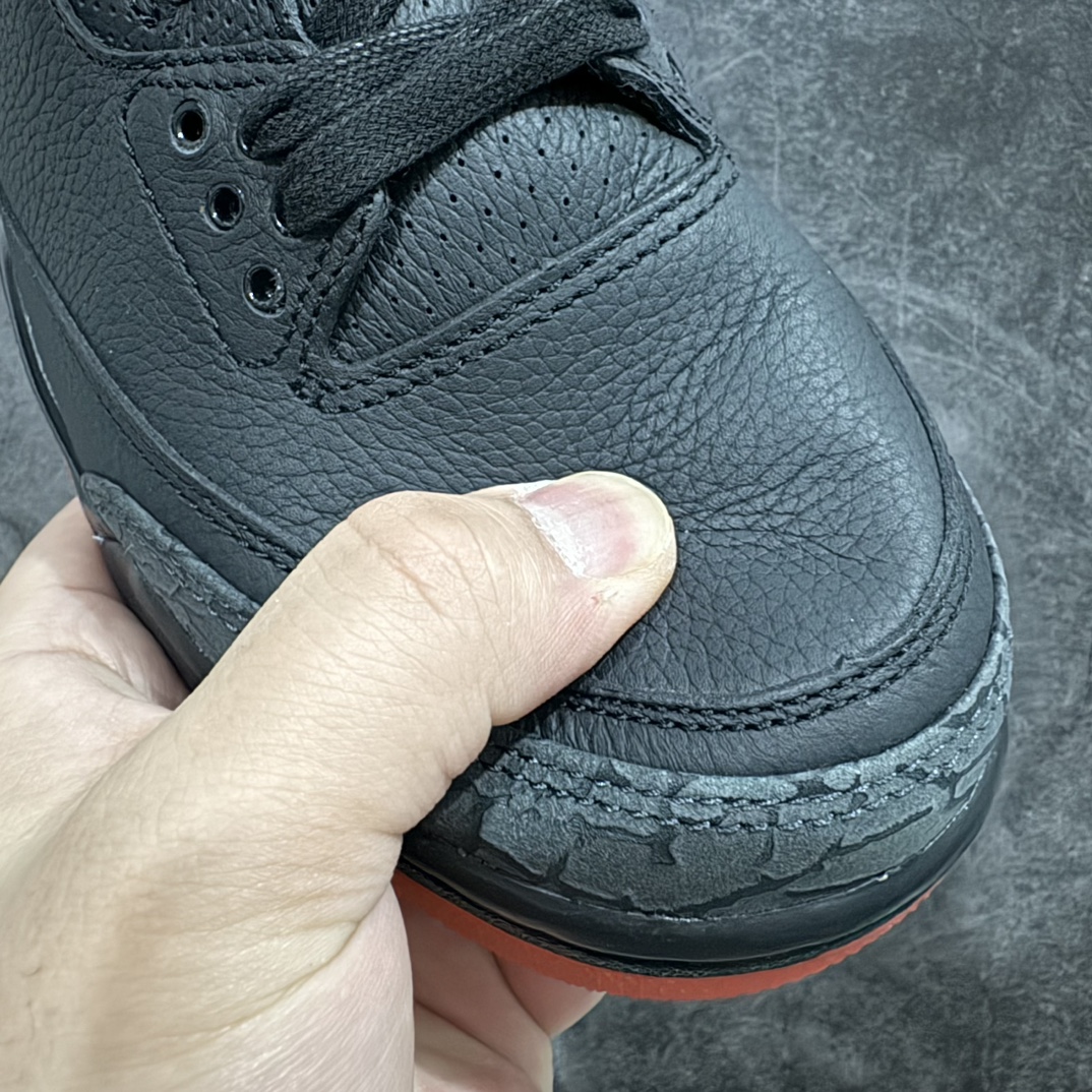 图片[4]-【莞产裁片】J Balvin x Air Jordan AJ3 联名黑红 彩虹渐变 FN0344-001n圈内最强三代系列 匠心打造 开发时长超过半年 目前可过各类鉴定或无法鉴定 裸鞋随便操作 全套原纸板楦头开发 原厂大底磨具加持立体防滑纹理 原装可视Air Sole气垫 原汁原味最完美的三代版型 唯一正确鞋头趴度弧度高度鞋身腰线 原厂TPU彩虹扎染后跟饰片 正确内里反口里网布 皮料菱角分明不变形无多余毛边 广东原厂zp同批次手工大底描漆拉丝 市场唯一原厂鞋扣模具 原厂织唛标 原厂飞人电绣工艺 尾指中部跳三针 独家绑鞋带手法 印刷中底布 四线拉帮 米色美纹纸贴合固定 进口港宝加持 后跟自然饱满 全鞋荧光划线卡点 追求极致完美 每一双都是工艺品 多重QC质检 超越公司货的品控标准 实实在在的免检产品 SIZE：40.5 41 42 42.5 43 44 44.5 45 45.5 46 47.5  编码：BD480520-鞋库