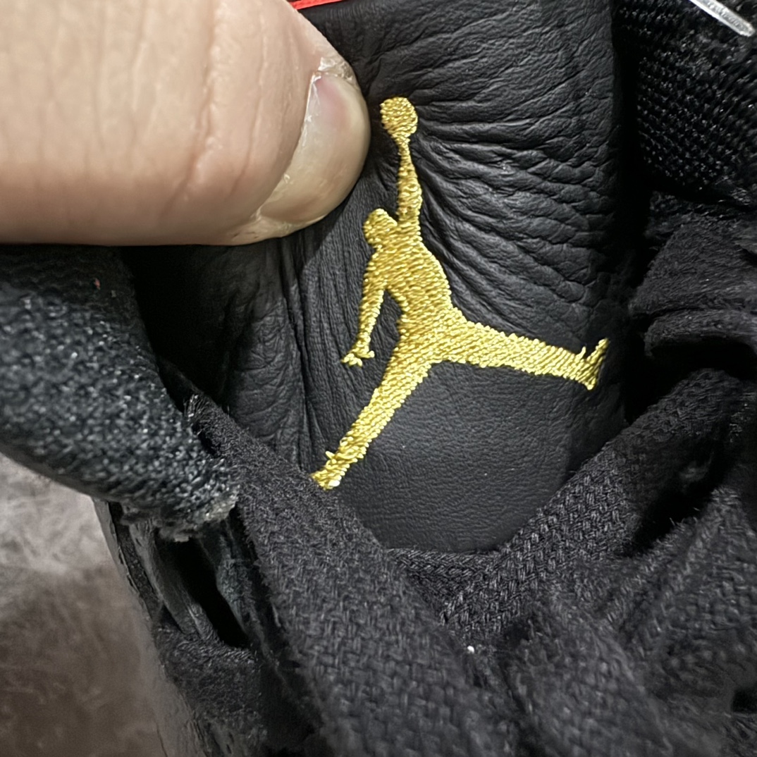 图片[5]-【PK版本】J Balvin x Air Jordan AJ3 联名黑红 彩虹渐变 FN0344-001n圈内最强三代系列 匠心打造 开发时长超过半年 目前可过各类鉴定或无法鉴定 裸鞋随便操作 全套原纸板楦头开发 原厂大底磨具加持立体防滑纹理 原装可视Air Sole气垫 原汁原味最完美的三代版型 唯一正确鞋头趴度弧度高度鞋身腰线 原厂TPU彩虹扎染后跟饰片 正确内里反口里网布 皮料菱角分明不变形无多余毛边 广东原厂zp同批次手工大底描漆拉丝 市场唯一原厂鞋扣模具 原厂织唛标 原厂飞人电绣工艺 尾指中部跳三针 独家绑鞋带手法 印刷中底布 四线拉帮 米色美纹纸贴合固定 进口港宝加持 后跟自然饱满 全鞋荧光划线卡点 追求极致完美 每一双都是工艺品 多重QC质检 超越公司货的品控标准 实实在在的免检产品 SIZE：40.5 41 42 42.5 43 44 44.5 45 45.5 46 47.5  编码：T1460480-鞋库