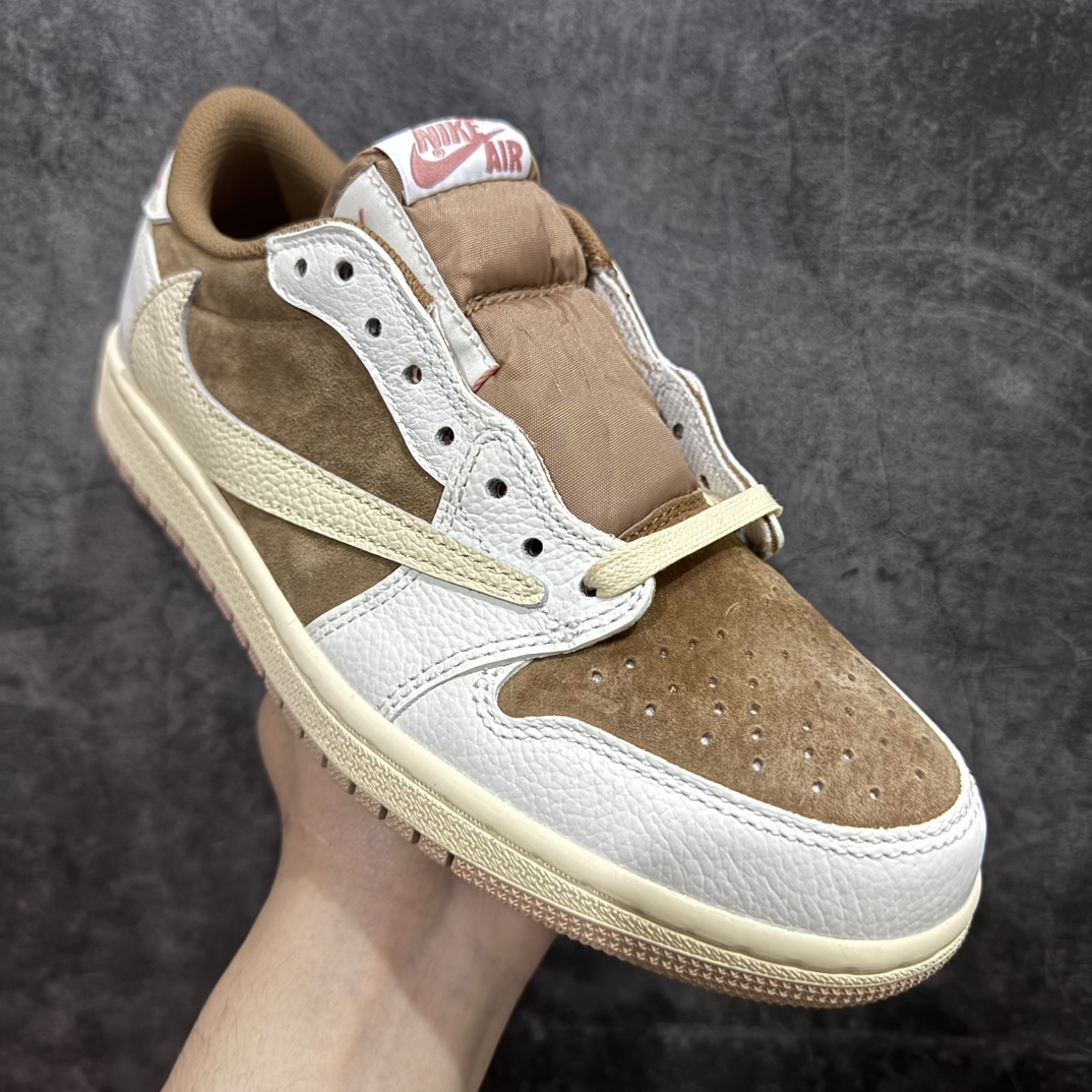 图片[3]-【KZ神版】Travis Scott x Air Jordan AJ1 Low OG SP TS联名摩卡粉倒钩低帮 DM7866-106nn全系列配色 外贸特供批次 新配色不断更新开发 市场中端王者 全套原纸板楦头开发 确保原汁原味 完美呈现一代版型 一比一鞋头弧度高度鞋身弧度 此版本只针对中端市场 细节品控鞋型随意秒杀市面同价位 鞋型完美 不臃肿别扭 头层皮料加持 用料绝不含糊 进口玻璃冲刀皮料裁剪零毛边 电脑针车工艺 超高鞋面清洁度 最高QC检验标准 控制溢胶瑕疵 原盒原配 飞翼3D高频深度立体 工艺方面大到整体鞋型 漏斗收腰 底线拉帮 LOGO立体程度 小到针眼排布 载片对称 冲孔效果 鞋标规范 鞋垫背胶等等 无一不是口碑收割 每双都是一个回头客 SIZE：36 36.5 37.5 38 38.5 39 40 40.5 41 42 42.5 43 44 44.5 45 46 47.5 编码：LDS290320-鞋库