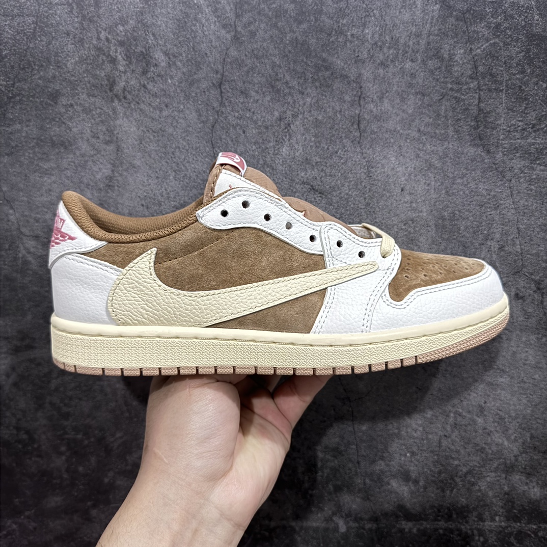 【KZ神版】Travis Scott x Air Jordan AJ1 Low OG SP TS联名摩卡粉倒钩低帮 DM7866-106nn全系列配色 外贸特供批次 新配色不断更新开发 市场中端王者 全套原纸板楦头开发 确保原汁原味 完美呈现一代版型 一比一鞋头弧度高度鞋身弧度 此版本只针对中端市场 细节品控鞋型随意秒杀市面同价位 鞋型完美 不臃肿别扭 头层皮料加持 用料绝不含糊 进口玻璃冲刀皮料裁剪零毛边 电脑针车工艺 超高鞋面清洁度 最高QC检验标准 控制溢胶瑕疵 原盒原配 飞翼3D高频深度立体 工艺方面大到整体鞋型 漏斗收腰 底线拉帮 LOGO立体程度 小到针眼排布 载片对称 冲孔效果 鞋标规范 鞋垫背胶等等 无一不是口碑收割 每双都是一个回头客 SIZE：36 36.5 37.5 38 38.5 39 40 40.5 41 42 42.5 43 44 44.5 45 46 47.5 编码：LDS290320-莆田鞋批发中心