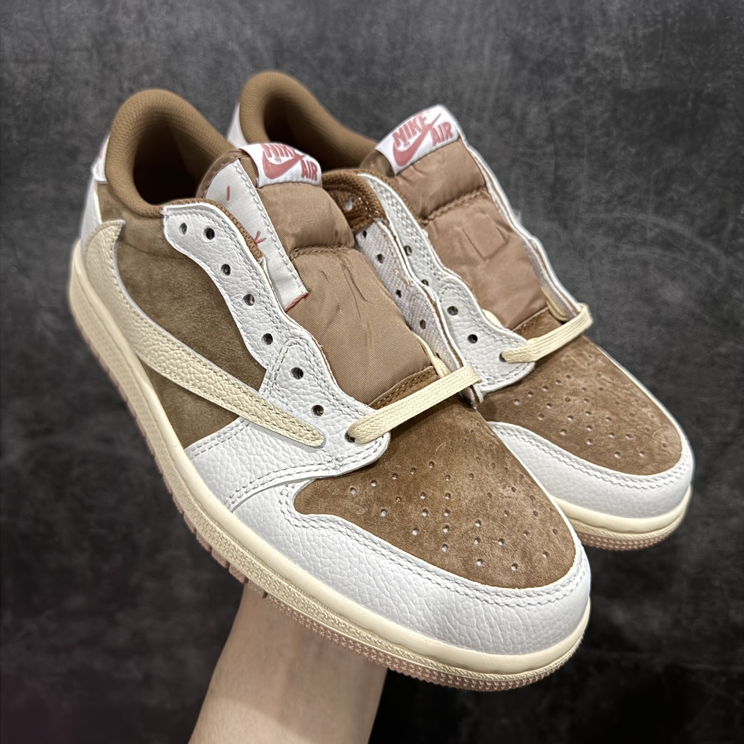 【KZ神版】Travis Scott x Air Jordan AJ1 Low OG SP TS联名摩卡粉倒钩低帮 DM7866-106nn全系列配色 外贸特供批次 新配色不断更新开发 市场中端王者 全套原纸板楦头开发 确保原汁原味 完美呈现一代版型 一比一鞋头弧度高度鞋身弧度 此版本只针对中端市场 细节品控鞋型随意秒杀市面同价位 鞋型完美 不臃肿别扭 头层皮料加持 用料绝不含糊 进口玻璃冲刀皮料裁剪零毛边 电脑针车工艺 超高鞋面清洁度 最高QC检验标准 控制溢胶瑕疵 原盒原配 飞翼3D高频深度立体 工艺方面大到整体鞋型 漏斗收腰 底线拉帮 LOGO立体程度 小到针眼排布 载片对称 冲孔效果 鞋标规范 鞋垫背胶等等 无一不是口碑收割 每双都是一个回头客 SIZE：36 36.5 37.5 38 38.5 39 40 40.5 41 42 42.5 43 44 44.5 45 46 47.5 编码：LDS290320-鞋库