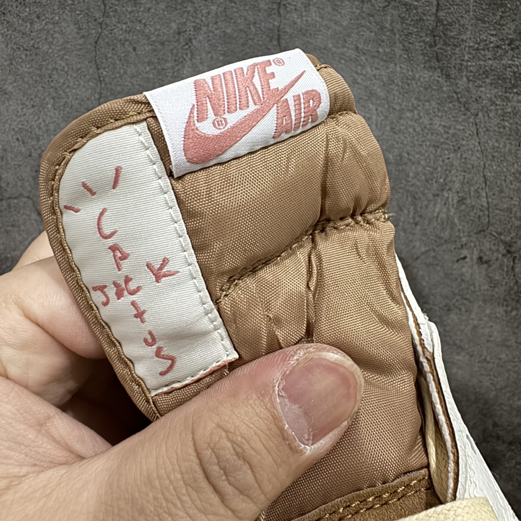 图片[5]-【KZ神版】Travis Scott x Air Jordan AJ1 Low OG SP TS联名摩卡粉倒钩低帮 DM7866-106nn全系列配色 外贸特供批次 新配色不断更新开发 市场中端王者 全套原纸板楦头开发 确保原汁原味 完美呈现一代版型 一比一鞋头弧度高度鞋身弧度 此版本只针对中端市场 细节品控鞋型随意秒杀市面同价位 鞋型完美 不臃肿别扭 头层皮料加持 用料绝不含糊 进口玻璃冲刀皮料裁剪零毛边 电脑针车工艺 超高鞋面清洁度 最高QC检验标准 控制溢胶瑕疵 原盒原配 飞翼3D高频深度立体 工艺方面大到整体鞋型 漏斗收腰 底线拉帮 LOGO立体程度 小到针眼排布 载片对称 冲孔效果 鞋标规范 鞋垫背胶等等 无一不是口碑收割 每双都是一个回头客 SIZE：36 36.5 37.5 38 38.5 39 40 40.5 41 42 42.5 43 44 44.5 45 46 47.5 编码：LDS290320-鞋库