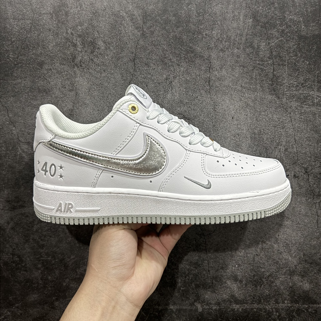 【公司级】海外限量发售Nike Air Force 1 \’07 Low “40周年联名–亮银”空军一号 低帮 运动鞋 休闲鞋 折边针车 工艺难度大 原楦头原纸板 原装鞋盒 定制五金配件 内置全掌气垫 原厂鞋底货号：XP9688-760 Size：36 36.5 37.5 38 38.5 39 40 40.5 41 42 42.5 43 44 44.5 45 编码：HXS250260-鞋库