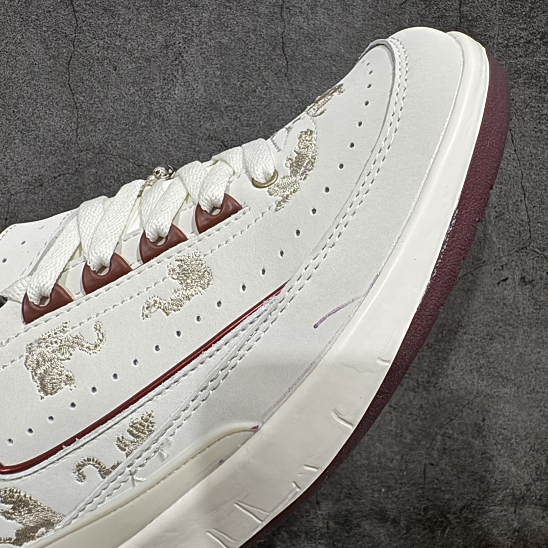 图片[6]-【Kw版】Air Jordan AJ2 Low SP 全新配色n乔2芝加哥配色联名款篮球鞋 这双鞋还开创性的使用了透明材质来打造成中底粉化的效果相信即便是 OG 鞋头也会被这样的设计打动货号 ：FJ5736-100 Size： 36 36.5 37.5 38 38.5 39 40 40.5 41 42 42.5 43 44 44.5 45 46 编码：MK290310-鞋库