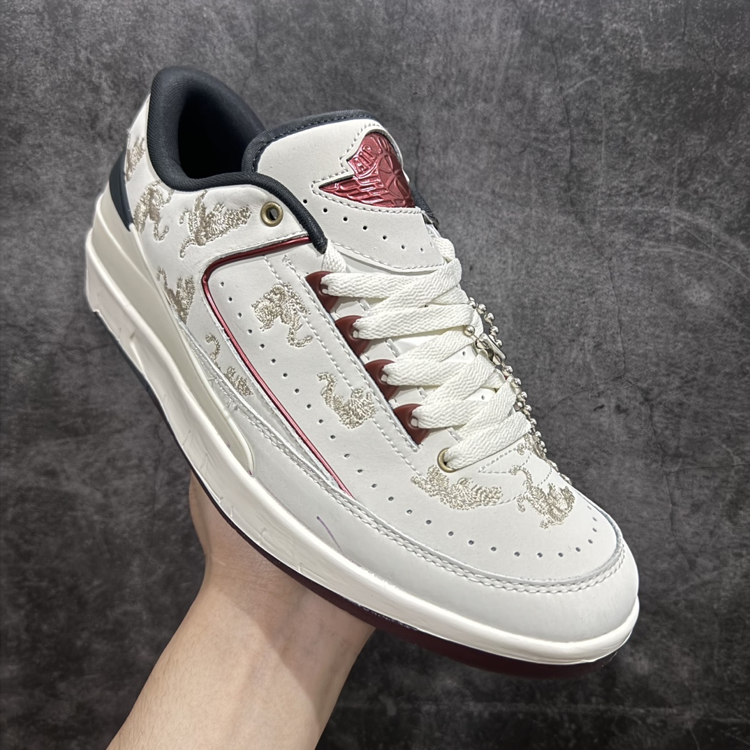 图片[3]-【Kw版】Air Jordan AJ2 Low SP 全新配色n乔2芝加哥配色联名款篮球鞋 这双鞋还开创性的使用了透明材质来打造成中底粉化的效果相信即便是 OG 鞋头也会被这样的设计打动货号 ：FJ5736-100 Size： 36 36.5 37.5 38 38.5 39 40 40.5 41 42 42.5 43 44 44.5 45 46 编码：MK290310-鞋库