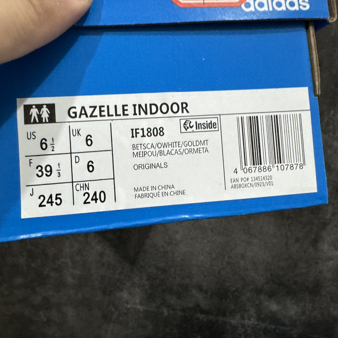 图片[9]-【VT纯原】AD Original Gazelle Indoor Trainers 瞪羚室内鞋系列低帮复古百搭休闲运动德训风板鞋 红白IF1808nn高端零售特供批次原厂定制长毛翻毛皮组合环保纤维革鞋面材质内置环保海玻璃鞋垫 外置RB橡胶大底产品品控稳定性领先行业原厂全套原楦原纸板冲刀磨具开发 原厂皮料加持原厂港宝加持定型后跟R度完美 将复古进行到底简约流畅 三十年不变经典 这款Gazelle运动鞋 无论面料、配色、质感或设计 都只在重现其1991年原款的经典 皮革鞋面 撞色三条纹和鞋跟标的设计 力求呈现90年代的经典复古风潮 Samba火热的同时 也带动了其它的复古鞋型 Gazelle便是其中一只 Gazelle Indoor拥有包边更宽的T字型鞋头 更好的保护运动员的前掌 浓浓的复古氛围感 非常适合现在流行的Cleanfit风格  尺码：36-45 编码：Z240260-莆田鞋批发中心