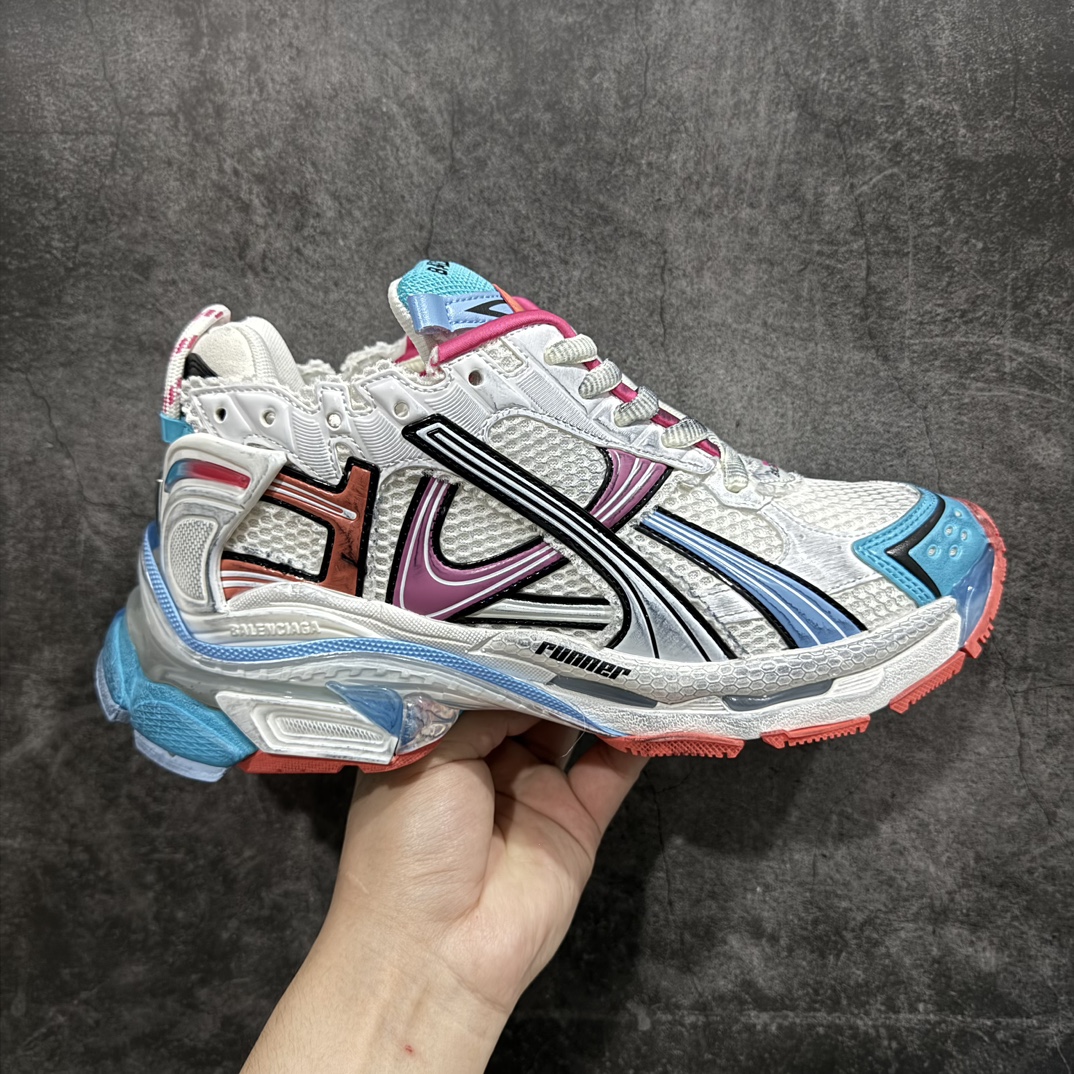 【纯原VG版本】Balenciaga Runner 巴黎世家7代 破坏风 手工做旧款复古老爹鞋n全新外贸版本  核心配合工厂优势供应该款是通过溢胶 做旧 缝线等细节 展示了设计师 Demna的运动鞋风格 传递复古感 后侧板 翘起的鞋头 展示了 Demna 在结构上的未来构想  尺码：35 36 37 38 39 40 41 42 43 44 45 46 编码：DF530550-鞋库