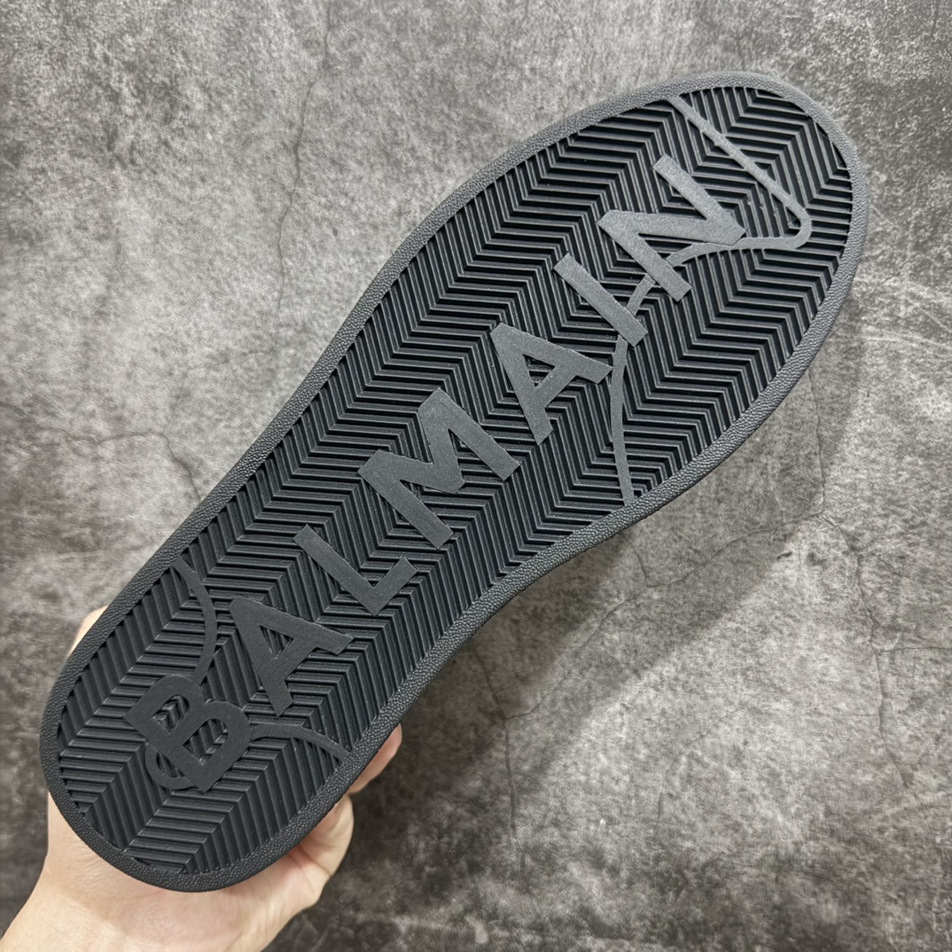 图片[9]-【广东纯原版本】新款系列出货 BALMAiN巴尔曼 B-Court 休闲男款板鞋 官网已经发售 平台力推流量热款 BALMAIN以其大胆而富有远见的廓形而著称 旨在为穿着者赋予力量 这款鞋履采用全身小牛皮鞋面拼接 牛皮内里垫脚 包裹性舒适性能强 鞋舌Balmain标志细节 鞋底独家开发私模 全网第一家出货 鞋后跟立体字母logo细节 鞋底Balmain标志 全套原版一致包装 尺码 38 39 40 41 42 43 44 45 46-选品中心