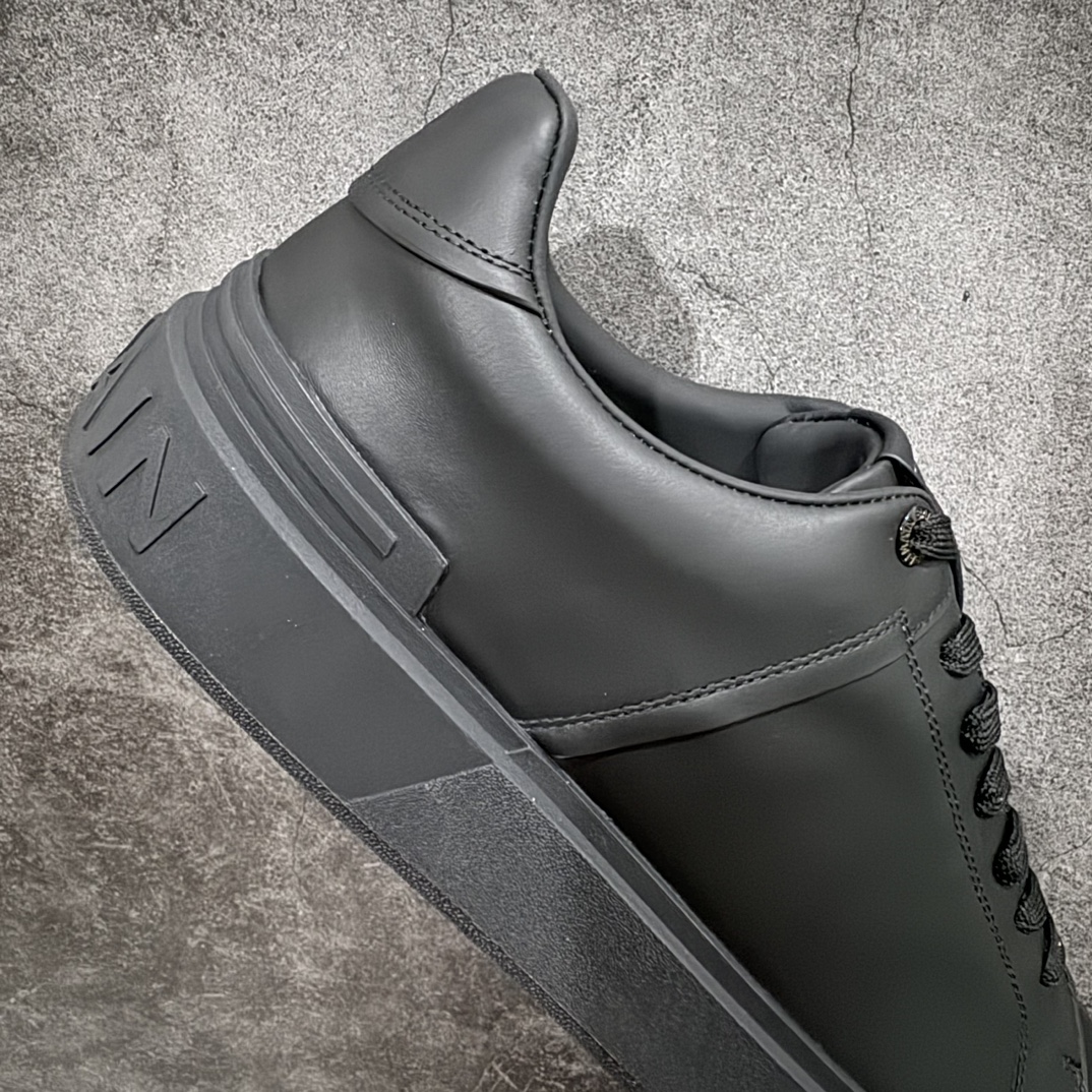 图片[7]-【广东纯原版本】新款系列出货 BALMAiN巴尔曼 B-Court 休闲男款板鞋 官网已经发售 平台力推流量热款 BALMAIN以其大胆而富有远见的廓形而著称 旨在为穿着者赋予力量 这款鞋履采用全身小牛皮鞋面拼接 牛皮内里垫脚 包裹性舒适性能强 鞋舌Balmain标志细节 鞋底独家开发私模 全网第一家出货 鞋后跟立体字母logo细节 鞋底Balmain标志 全套原版一致包装 尺码 38 39 40 41 42 43 44 45 46-选品中心