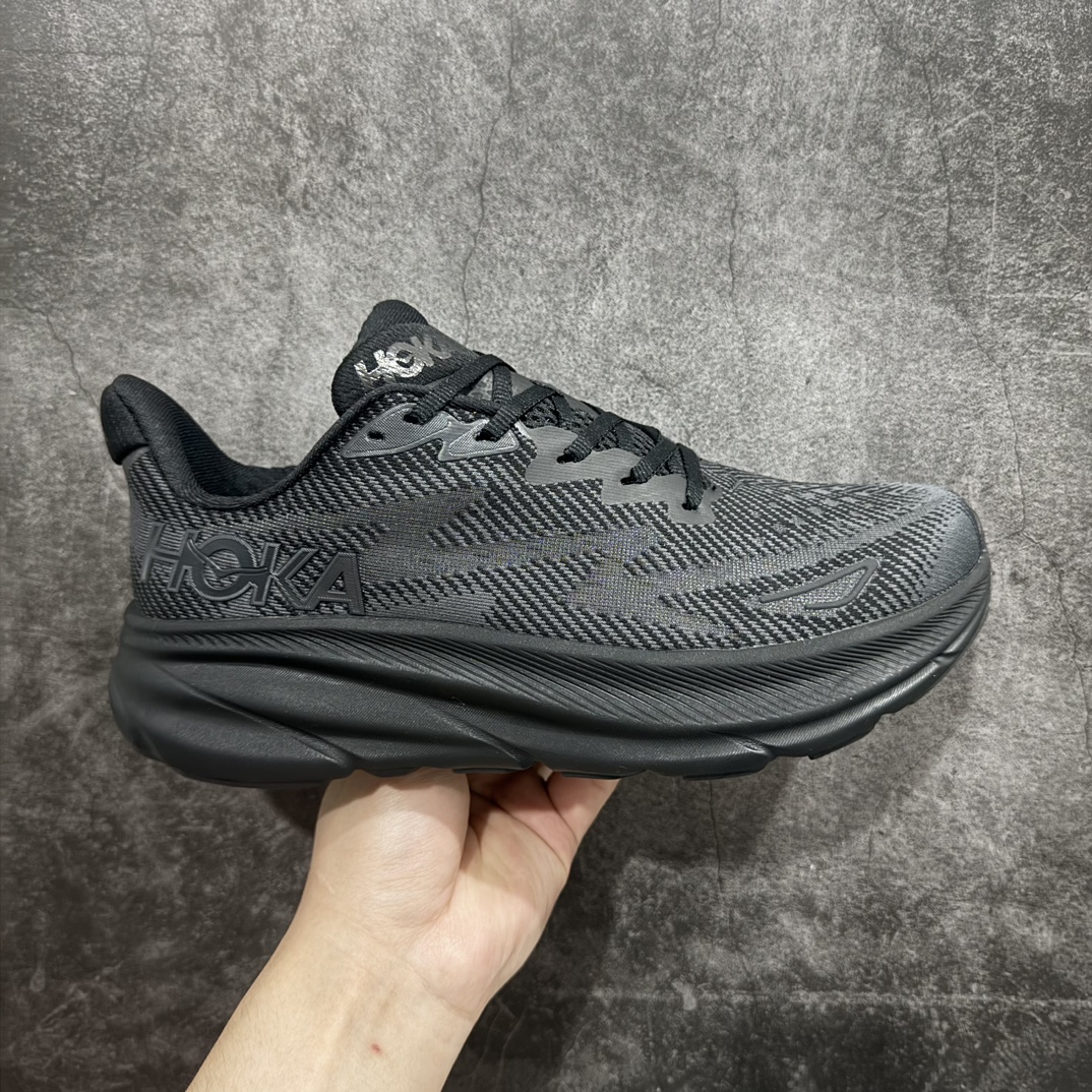 【顶级版】HOKA ONE ONE Clifton克里夫顿9代 黑色n市场顶级版本 正确细节组合大底 超高品质 超低价格 欢迎对比平台电商货盘订单 稳定补货 不断码 配套原装针织网面和纱线 原厂配套泡棉中底 既轻又缓震 原厂配套进口海绵填充 真正1:1工艺出品 可能是市场最强的HOKA 9  尺码：36 36.5 37.5 38 38.5 39 40 40.5 41 42 42.5 43 44 44.5 45 编码：NM210230-鞋库