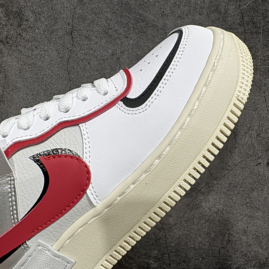 图片[6]-【公司级】耐克Nike Air Force 1 “Shadow”马卡龙 af1厚底增高百搭运动板鞋 造型设计上与 Sacai x Nike 系列颇为相似，带有浓厚解构风格，侧身 Swoosh 采用叠加的形式呈现，同时后跟也将标志性 “AIR” 字样叠加，整体表现极为个性 尺码：35.5 36 37.5 38 39 40 40.5 41 42 货号：FN6335-100 编码：LF250260-鞋库