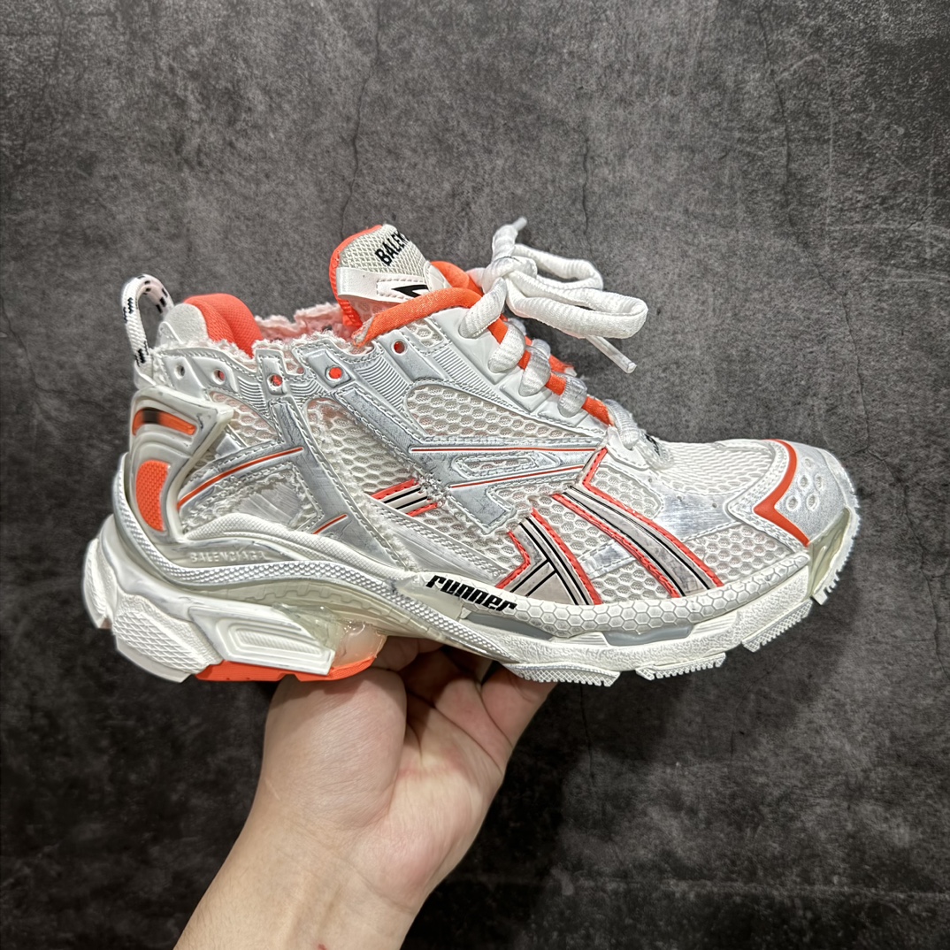 【XA版本】Balenciaga Runer 巴黎世家7代 破坏风 手工做旧款复古老爹鞋n全新版本出货 核心配合工厂优势供应市场最优品质 鞋型细节做旧等都好于市场版本n不但比市场货好 而且比市场货便宜💪🏻n原厂点胶工艺同步原鞋 区别市面所有版本n非市面所有固定TPU，原厂订制胶棒 一切细节高端还原  ，欢迎挑刺💪🏻 尺码：35-46 编码：DF490520-鞋库