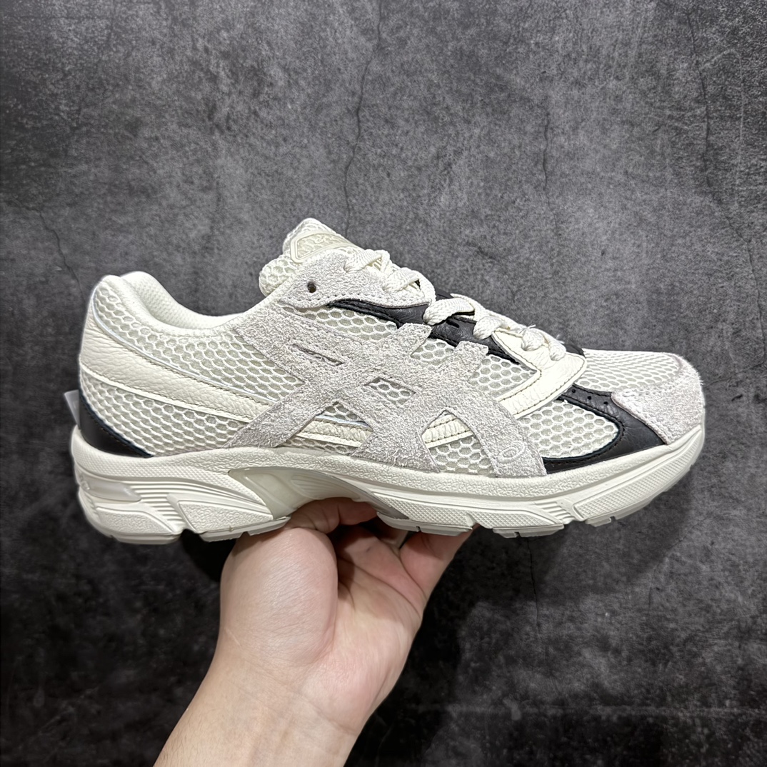 【公司级】Asics Tiger GEL-1130 亚瑟士户外风低帮休闲运动跑步鞋n超高品质n完美细节与清洁度鞋款选用网眼与皮革相接，复古而富有层次感nOrtholite 鞋垫+搭载着 GEL 缓震胶的鞋底。同时辅以耐磨大底提供良好抓地力。 复古美学入门代表作，重现2000年代后期的复古美学。  尺码：36 37 37.5 38 39 39.5 40.5 41.5 42 42.5 43.5 44.5 45  编码：LDS220240-鞋库