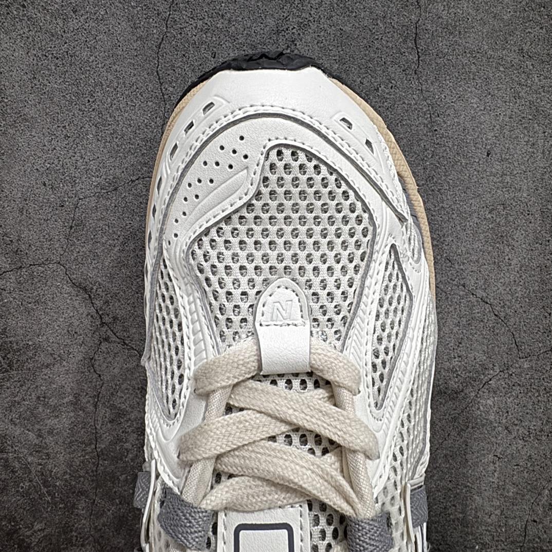 图片[5]-纯原特价 【纯原R版】新百伦NB New Balance M1906RP 灰色 原版本 工厂全系8个配色福利清仓 全套原楦原纸板原厂数据开发 进口三明治网面 原装进口皮料正确绒感卡色 正确中底拉帮中底网布细节 原厂标裁 带紫光防伪 定制后跟透明水晶模块 冲裁组合 大底贴合程度胶水上色把控完美 整洁度挑战全网艺术家 多道序QC把关品质完善 匠心打造 耗时两个月开发完成 工艺极其复杂难度可想而知 新开独立私模大底 全网唯一正确六层组合大底 高端零售专供产物 尺码：36 36.5 37 37.5 38 38.5 39.5 40 40.5 41.5 42 42.5 43 44 45-选品中心