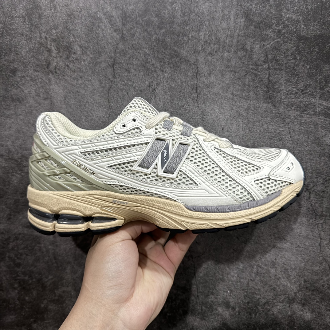 纯原特价 【纯原R版】新百伦NB New Balance M1906RP 灰色 原版本 工厂全系8个配色福利清仓 全套原楦原纸板原厂数据开发 进口三明治网面 原装进口皮料正确绒感卡色 正确中底拉帮中底网布细节 原厂标裁 带紫光防伪 定制后跟透明水晶模块 冲裁组合 大底贴合程度胶水上色把控完美 整洁度挑战全网艺术家 多道序QC把关品质完善 匠心打造 耗时两个月开发完成 工艺极其复杂难度可想而知 新开独立私模大底 全网唯一正确六层组合大底 高端零售专供产物 尺码:36 36.5 37 37.5 38 38.5 39.5 40 40.5 41.5 42 42.5 43 44 45-选品中心