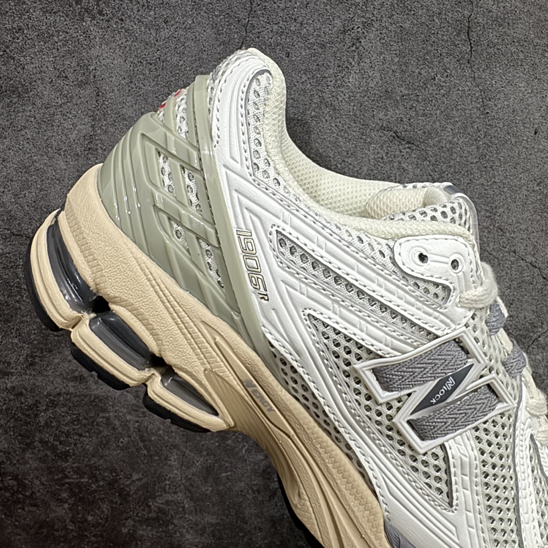 图片[7]-纯原特价 【纯原R版】新百伦NB New Balance M1906RP 灰色 原版本 工厂全系8个配色福利清仓 全套原楦原纸板原厂数据开发 进口三明治网面 原装进口皮料正确绒感卡色 正确中底拉帮中底网布细节 原厂标裁 带紫光防伪 定制后跟透明水晶模块 冲裁组合 大底贴合程度胶水上色把控完美 整洁度挑战全网艺术家 多道序QC把关品质完善 匠心打造 耗时两个月开发完成 工艺极其复杂难度可想而知 新开独立私模大底 全网唯一正确六层组合大底 高端零售专供产物 尺码：36 36.5 37 37.5 38 38.5 39.5 40 40.5 41.5 42 42.5 43 44 45-选品中心