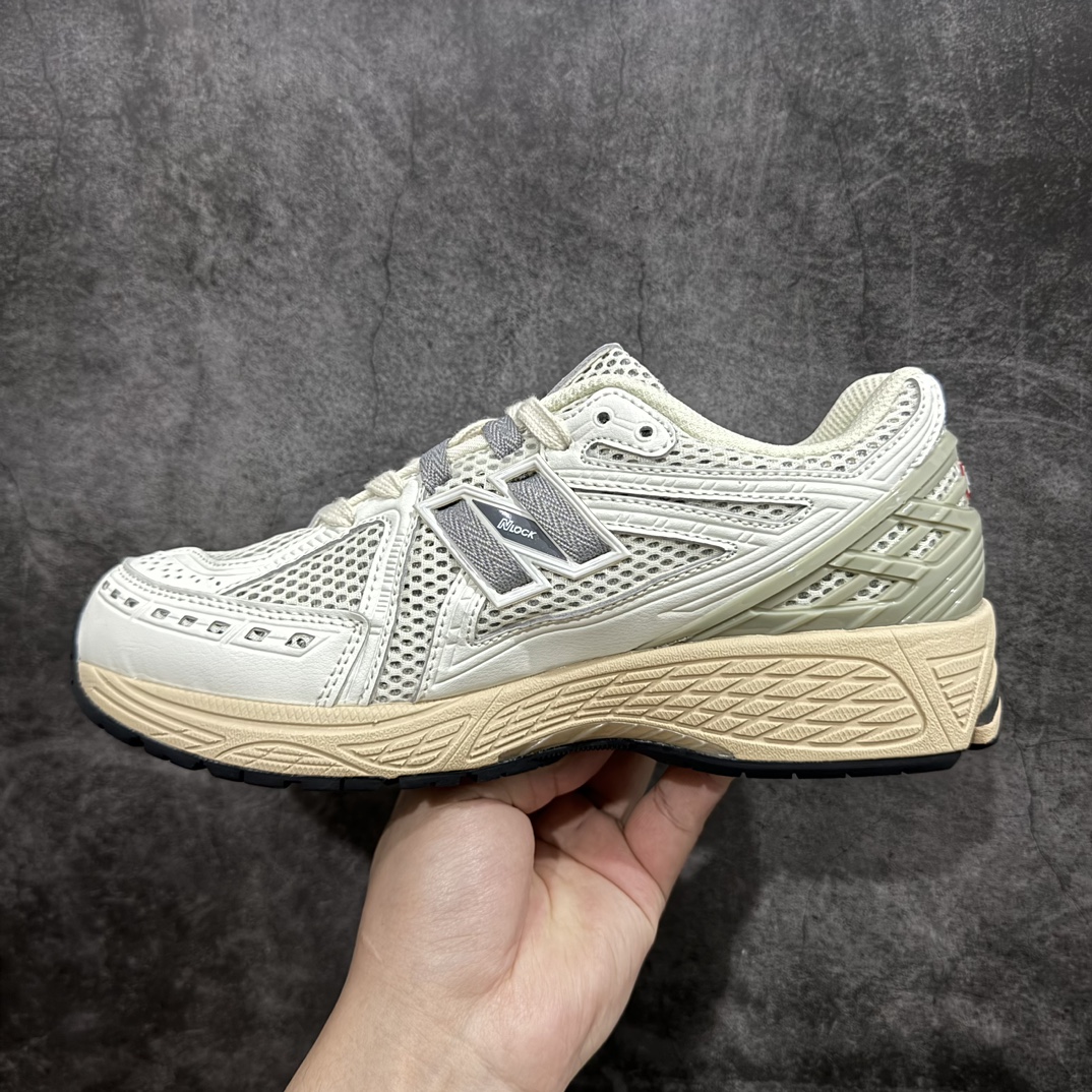 图片[2]-纯原特价 【纯原R版】新百伦NB New Balance M1906RP 灰色 原版本 工厂全系8个配色福利清仓 全套原楦原纸板原厂数据开发 进口三明治网面 原装进口皮料正确绒感卡色 正确中底拉帮中底网布细节 原厂标裁 带紫光防伪 定制后跟透明水晶模块 冲裁组合 大底贴合程度胶水上色把控完美 整洁度挑战全网艺术家 多道序QC把关品质完善 匠心打造 耗时两个月开发完成 工艺极其复杂难度可想而知 新开独立私模大底 全网唯一正确六层组合大底 高端零售专供产物 尺码：36 36.5 37 37.5 38 38.5 39.5 40 40.5 41.5 42 42.5 43 44 45-选品中心