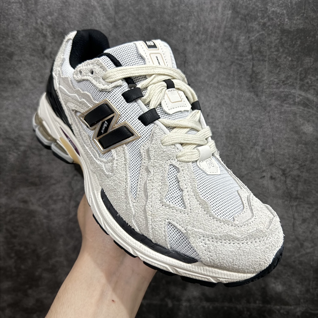 图片[3]-纯原特价 【纯原R版】新百伦NB New Balance M1906DC白鲸白 原版本 工厂全系8个配色福利清仓 全套原楦原纸板原厂数据开发 进口三明治网面 原装进口皮料正确绒感卡色 正确中底拉帮中底网布细节 原厂标裁 带紫光防伪 定制后跟透明水晶模块 冲裁组合 大底贴合程度胶水上色把控完美 整洁度挑战全网艺术家 多道序QC把关品质完善 匠心打造 耗时两个月开发完成 工艺极其复杂难度可想而知 新开独立私模大底 全网唯一正确六层组合大底 高端零售专供产物 尺码：36 36.5 37 37.5 38 38.5 39.5 40 40.5 41.5 42 42.5 43 44 45-选品中心