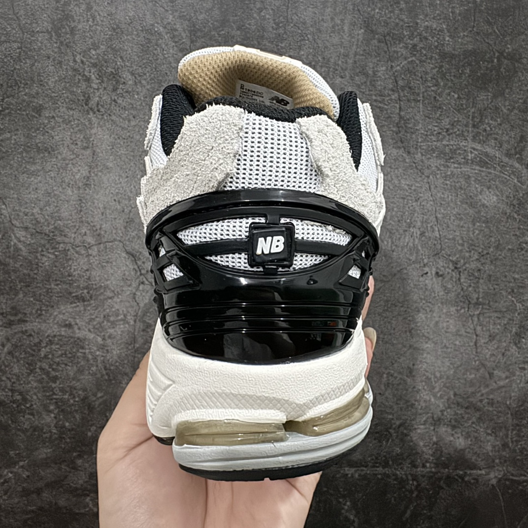 图片[4]-纯原特价 【纯原R版】新百伦NB New Balance M1906DC白鲸白 原版本 工厂全系8个配色福利清仓 全套原楦原纸板原厂数据开发 进口三明治网面 原装进口皮料正确绒感卡色 正确中底拉帮中底网布细节 原厂标裁 带紫光防伪 定制后跟透明水晶模块 冲裁组合 大底贴合程度胶水上色把控完美 整洁度挑战全网艺术家 多道序QC把关品质完善 匠心打造 耗时两个月开发完成 工艺极其复杂难度可想而知 新开独立私模大底 全网唯一正确六层组合大底 高端零售专供产物 尺码：36 36.5 37 37.5 38 38.5 39.5 40 40.5 41.5 42 42.5 43 44 45-选品中心