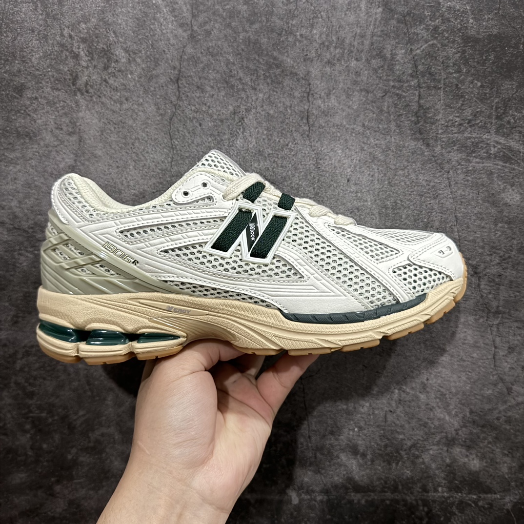 纯原特价 【纯原R版】新百伦NB New Balance M1906RQ 复古绿 原版本 工厂全系8个配色福利清仓 全套原楦原纸板原厂数据开发 进口三明治网面 原装进口皮料正确绒感卡色 正确中底拉帮中底网布细节 原厂标裁 带紫光防伪 定制后跟透明水晶模块 冲裁组合 大底贴合程度胶水上色把控完美 整洁度挑战全网艺术家 多道序QC把关品质完善 匠心打造 耗时两个月开发完成 工艺极其复杂难度可想而知 新开独立私模大底 全网唯一正确六层组合大底 高端零售专供产物 尺码:36 36.5 37 37.5 38 38.5 39.5 40 40.5 41.5 42 42.5 43 44 45-选品中心