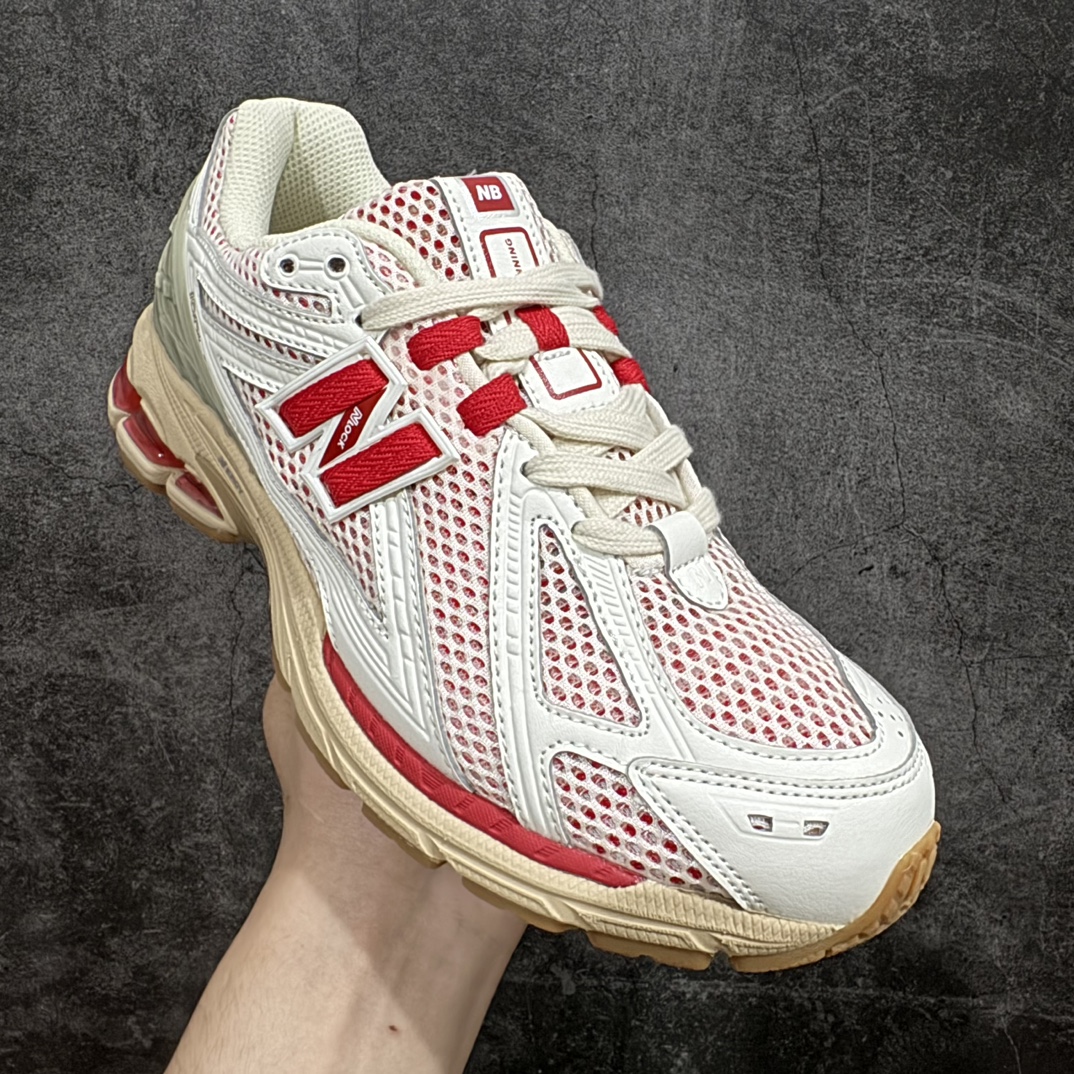 图片[4]-纯原特价 【纯原R版】新百伦NB New Balance M1906RO 白红 原版本 工厂全系8个配色福利清仓 全套原楦原纸板原厂数据开发 进口三明治网面 原装进口皮料正确绒感卡色 正确中底拉帮中底网布细节 原厂标裁 带紫光防伪 定制后跟透明水晶模块 冲裁组合 大底贴合程度胶水上色把控完美 整洁度挑战全网艺术家 多道序QC把关品质完善 匠心打造 耗时两个月开发完成 工艺极其复杂难度可想而知 新开独立私模大底 全网唯一正确六层组合大底 高端零售专供产物 尺码：36 36.5 37 37.5 38 38.5 39.5 40 40.5 41.5 42 42.5 43 44 45-选品中心