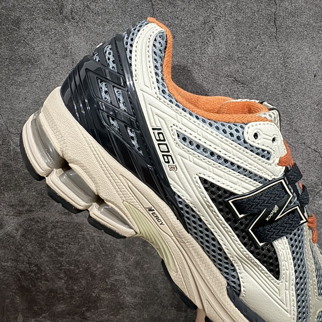 图片[7]-纯原特价 【纯原R版】新百伦NB New Balance M1906RSA蓝银黑 原版本 工厂全系8个配色福利清仓 全套原楦原纸板原厂数据开发 进口三明治网面 原装进口皮料正确绒感卡色 正确中底拉帮中底网布细节 原厂标裁 带紫光防伪 定制后跟透明水晶模块 冲裁组合 大底贴合程度胶水上色把控完美 整洁度挑战全网艺术家 多道序QC把关品质完善 匠心打造 耗时两个月开发完成 工艺极其复杂难度可想而知 新开独立私模大底 全网唯一正确六层组合大底 高端零售专供产物 尺码：36 36.5 37 37.5 38 38.5 39.5 40 40.5 41.5 42 42.5 43 44 45-选品中心