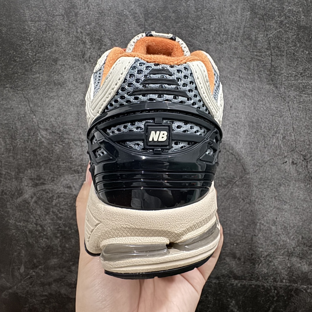 图片[4]-纯原特价 【纯原R版】新百伦NB New Balance M1906RSA蓝银黑 原版本 工厂全系8个配色福利清仓 全套原楦原纸板原厂数据开发 进口三明治网面 原装进口皮料正确绒感卡色 正确中底拉帮中底网布细节 原厂标裁 带紫光防伪 定制后跟透明水晶模块 冲裁组合 大底贴合程度胶水上色把控完美 整洁度挑战全网艺术家 多道序QC把关品质完善 匠心打造 耗时两个月开发完成 工艺极其复杂难度可想而知 新开独立私模大底 全网唯一正确六层组合大底 高端零售专供产物 尺码：36 36.5 37 37.5 38 38.5 39.5 40 40.5 41.5 42 42.5 43 44 45-选品中心