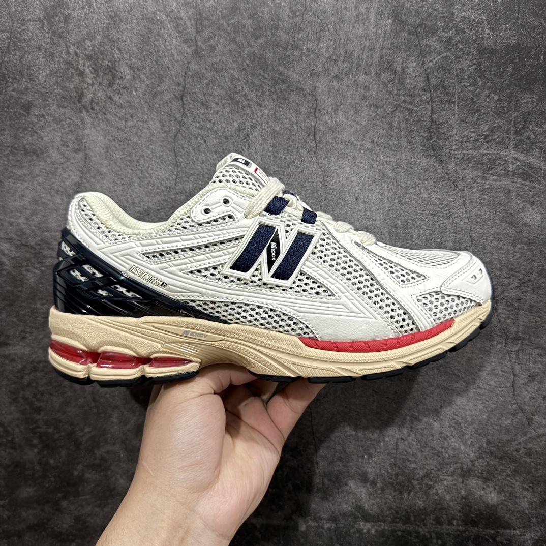 纯原特价 【纯原R版】新百伦NB New Balance M1906RR机能红 原版本 工厂全系8个配色福利清仓 全套原楦原纸板原厂数据开发 进口三明治网面 原装进口皮料正确绒感卡色 正确中底拉帮中底网布细节 原厂标裁 带紫光防伪 定制后跟透明水晶模块 冲裁组合 大底贴合程度胶水上色把控完美 整洁度挑战全网艺术家 多道序QC把关品质完善 匠心打造 耗时两个月开发完成 工艺极其复杂难度可想而知 新开独立私模大底 全网唯一正确六层组合大底 高端零售专供产物 尺码:36 36.5 37 37.5 38 38.5 39.5 40 40.5 41.5 42 42.5 43 44 45-选品中心