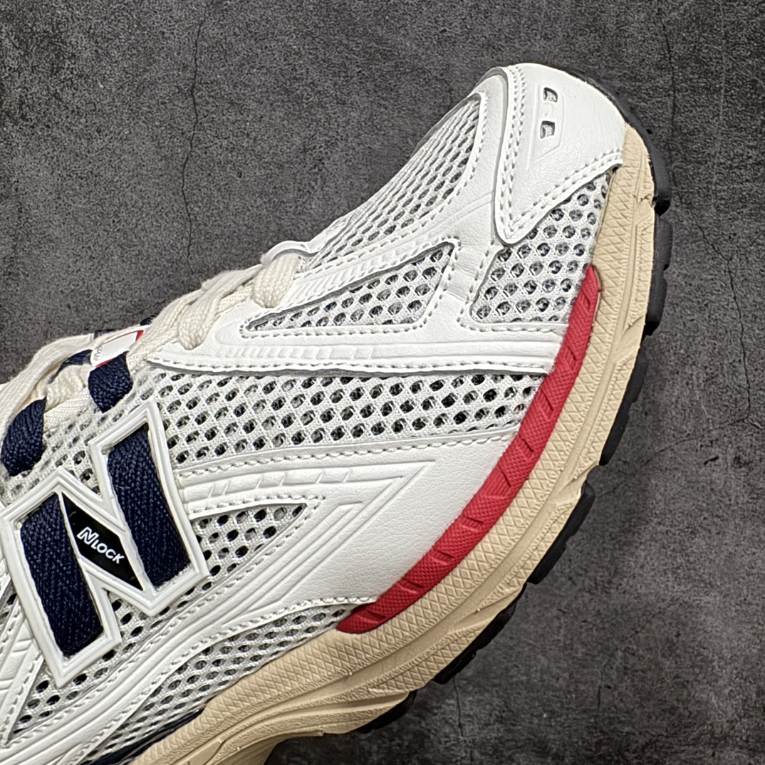 图片[6]-纯原特价 【纯原R版】新百伦NB New Balance M1906RR机能红 原版本 工厂全系8个配色福利清仓 全套原楦原纸板原厂数据开发 进口三明治网面 原装进口皮料正确绒感卡色 正确中底拉帮中底网布细节 原厂标裁 带紫光防伪 定制后跟透明水晶模块 冲裁组合 大底贴合程度胶水上色把控完美 整洁度挑战全网艺术家 多道序QC把关品质完善 匠心打造 耗时两个月开发完成 工艺极其复杂难度可想而知 新开独立私模大底 全网唯一正确六层组合大底 高端零售专供产物 尺码：36 36.5 37 37.5 38 38.5 39.5 40 40.5 41.5 42 42.5 43 44 45-选品中心