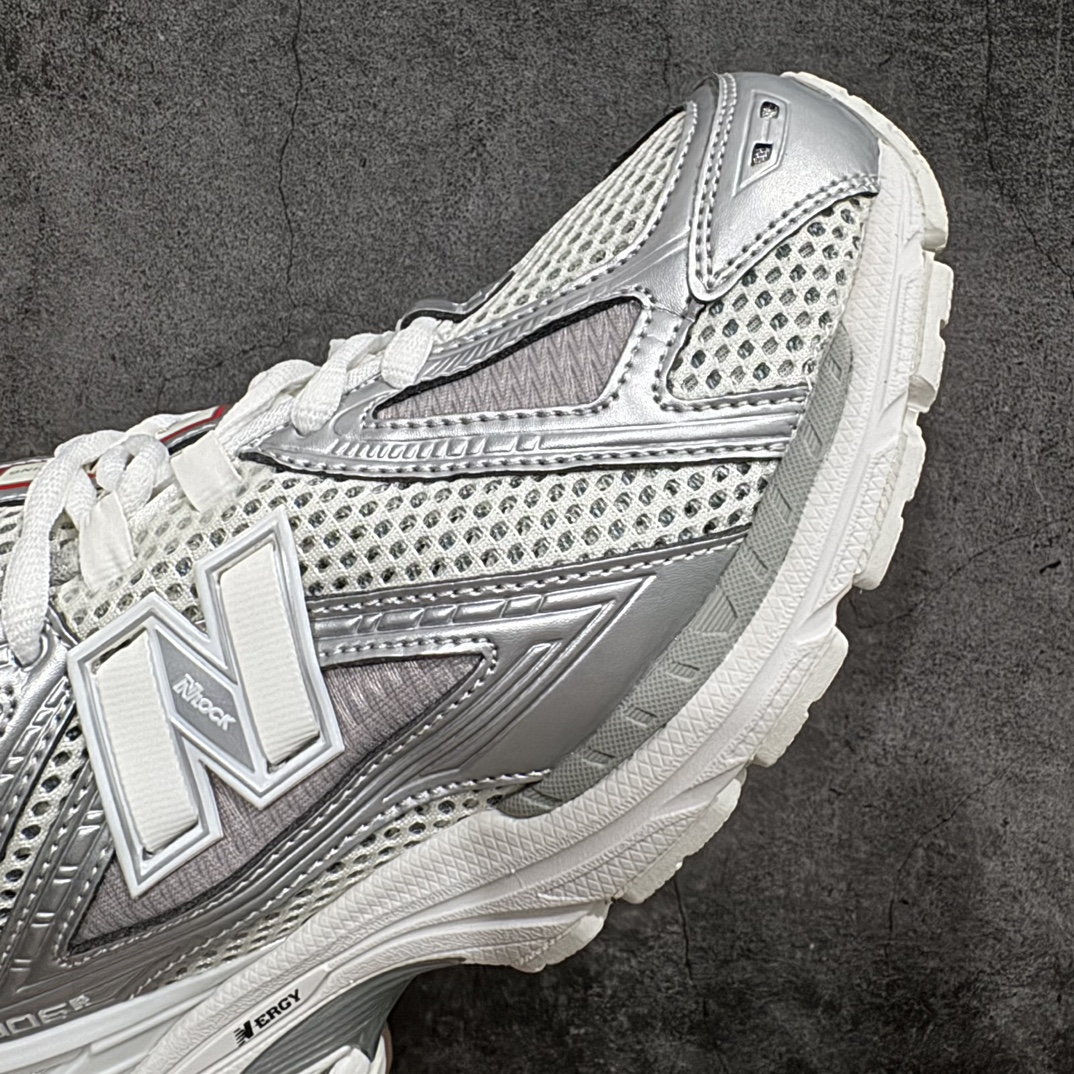 图片[6]-纯原特价 【纯原R版】新百伦NB New Balance M1906RCB蓝银黑 原版本 工厂全系8个配色福利清仓 全套原楦原纸板原厂数据开发 进口三明治网面 原装进口皮料正确绒感卡色 正确中底拉帮中底网布细节 原厂标裁 带紫光防伪 定制后跟透明水晶模块 冲裁组合 大底贴合程度胶水上色把控完美 整洁度挑战全网艺术家 多道序QC把关品质完善 匠心打造 耗时两个月开发完成 工艺极其复杂难度可想而知 新开独立私模大底 全网唯一正确六层组合大底 高端零售专供产物 尺码：36 36.5 37 37.5 38 38.5 39.5 40 40.5 41.5 42 42.5 43 44 45-选品中心