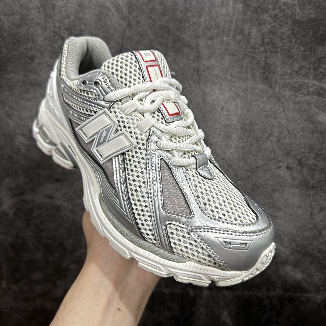 图片[3]-纯原特价 【纯原R版】新百伦NB New Balance M1906RCB蓝银黑 原版本 工厂全系8个配色福利清仓 全套原楦原纸板原厂数据开发 进口三明治网面 原装进口皮料正确绒感卡色 正确中底拉帮中底网布细节 原厂标裁 带紫光防伪 定制后跟透明水晶模块 冲裁组合 大底贴合程度胶水上色把控完美 整洁度挑战全网艺术家 多道序QC把关品质完善 匠心打造 耗时两个月开发完成 工艺极其复杂难度可想而知 新开独立私模大底 全网唯一正确六层组合大底 高端零售专供产物 尺码：36 36.5 37 37.5 38 38.5 39.5 40 40.5 41.5 42 42.5 43 44 45-选品中心