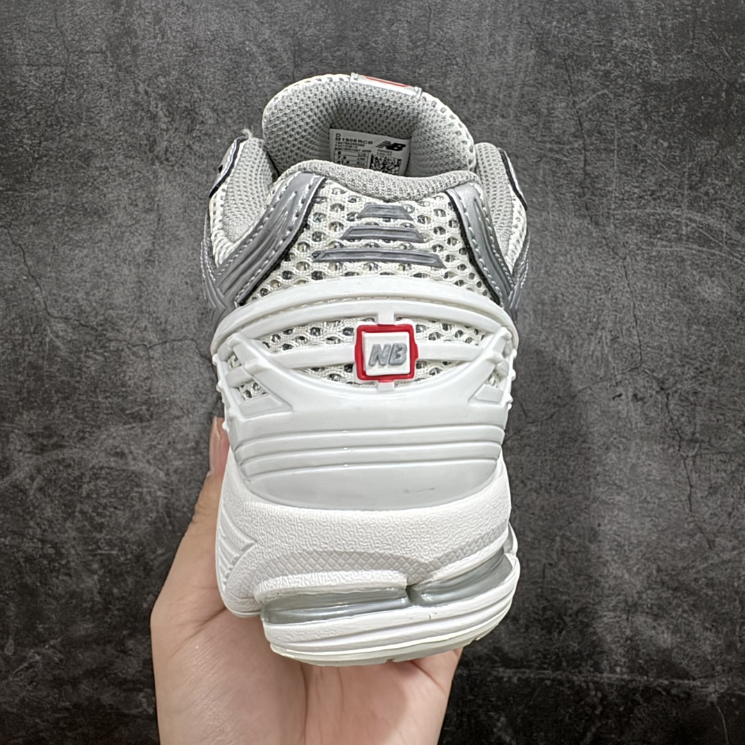 图片[4]-纯原特价 【纯原R版】新百伦NB New Balance M1906RCB蓝银黑 原版本 工厂全系8个配色福利清仓 全套原楦原纸板原厂数据开发 进口三明治网面 原装进口皮料正确绒感卡色 正确中底拉帮中底网布细节 原厂标裁 带紫光防伪 定制后跟透明水晶模块 冲裁组合 大底贴合程度胶水上色把控完美 整洁度挑战全网艺术家 多道序QC把关品质完善 匠心打造 耗时两个月开发完成 工艺极其复杂难度可想而知 新开独立私模大底 全网唯一正确六层组合大底 高端零售专供产物 尺码：36 36.5 37 37.5 38 38.5 39.5 40 40.5 41.5 42 42.5 43 44 45-选品中心
