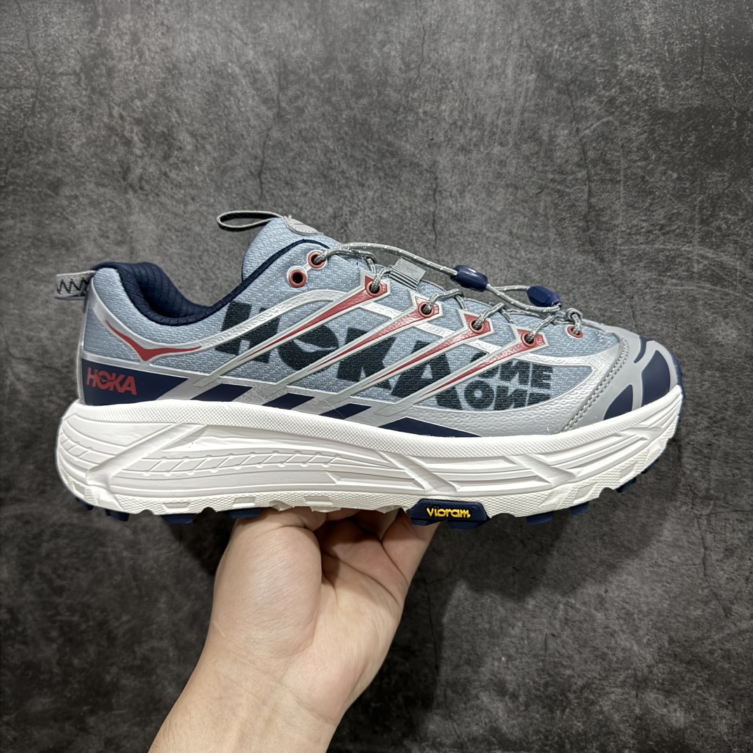 【绿X版】HOKA ONE ONE Mafate Three 2 玛法特2代系列低帮轻量户外越野休闲运动慢跑鞋n上脚赞到报爆 轻盈舒适n鞋面采用超轻的无缝架构轻薄的TPU贴在透气的鞋面材料上减轻重量同时也保证了支撑性鞋底采用滚动平衡技术 引导跑者回归自然步态祖传的神奇EVA材质中底依旧是一如既往地表现优秀 能提供充足的缓震 作为HOKA家的越野跑鞋 VIBRAM 橡胶大底也是必不可少的 即便在复杂湿滑的地形 依旧能有良好的抓地力及稳定性 鞋带采用了弹性不易松脱的扁宽弹性鞋带 前掌与中掌部分也进行了加宽 也更加适合亚洲人的脚型 是一款十分全面且足够强悍的户外硬核越野鞋日常搭配的话短裤是基本不挑 阔腿裤 工装裤以及各种长筒牛仔裤都可以SIZE：36 36.5 37.5 38 38.5 39 40 40.5 41 42 42.5 43 44 44.5 45 编码：NM290320-莆田鞋批发中心