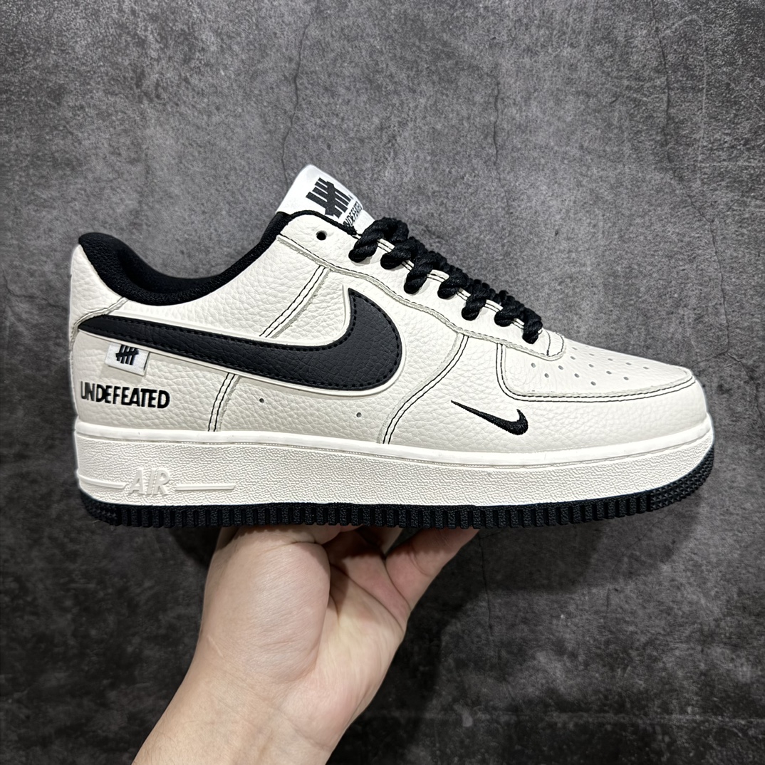 【公司级】高端定制 洛杉矶潮牌店限量发售 Undefeated x Nike Air Force 1 Low米黑 麻绳 空军一号低帮休闲板鞋 定制皮料 原装定制鞋盒 炫彩反光 细节满满 原楦头原纸板 内置全掌气垫货号：UT2023-201SIZE：36 36.5 37.5 38 38.5 39 40 40.5 41 42 42.5 43 44 44.5 45 编码：HXS310320-莆田鞋批发中心