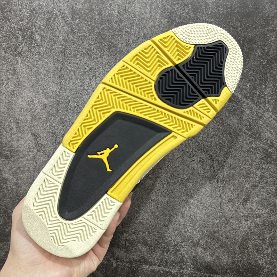 图片[9]-【KW纯原】Air Jordan AJ4 Retro 白黄雷公 AQ9129-101n耗时多个月巨作 重金购买原楦原纸板确保原汁原味 完美呈现四代版型正确鞋头弧度 原装鞋舌织唛标n原厂TPU网格 不打皱 原厂电控针车系统原厂港宝加持 正确后跟弧度 细节随意对比市面任何版本‼️n原厂织唛标 市面唯一采用原装皮料正确网格工艺 全方位一致匹配官方细节全网唯一私模 最大尺码达到48.5码  尺码：40 40.5 41 42 42.5 43 44 44.5 45 45.5 46 47.5 48.5 编码：T1480500-莆田鞋批发中心