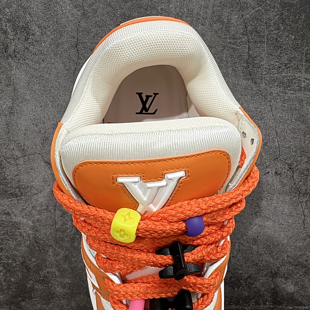 图片[8]-【佛山顶级超A版】Louis Vuitton LV Trainer 系列 白橙胖丁n本地仓库现货 当天可自取n私人订单 专柜混卖零售专供n所有配色均为购买原版复刻n整体版型 皮料 市场独一无二后跟版型都可以自行对比[机智]吊打市场所有货n怒甩十条街，欢迎拿市场各大工厂的货来对比！n鞋舌烫金超正 压印程度秒杀市面90%以上的高端货n新配色陆续开发出货  尺码：39-45   编码：T1520550-鞋库