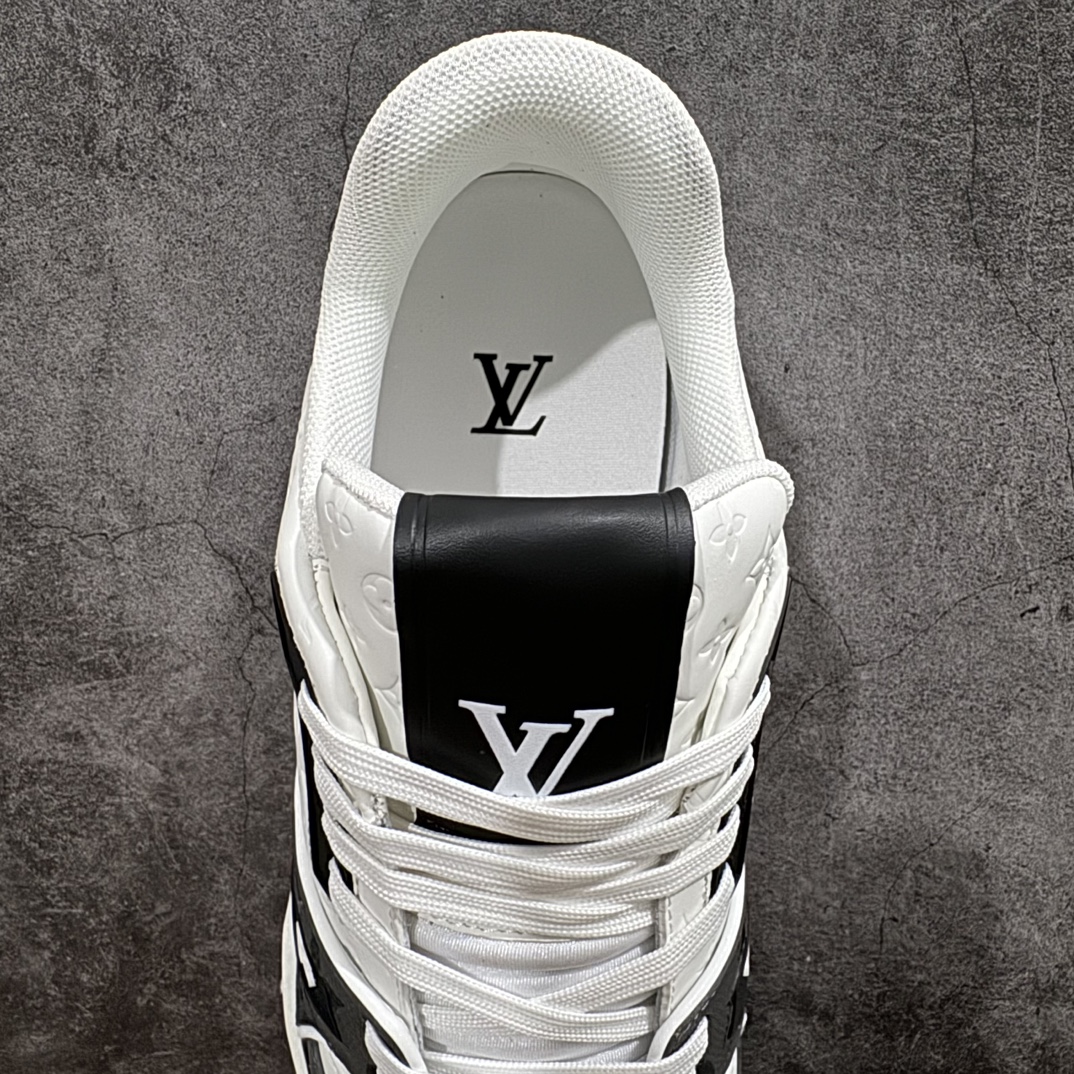 图片[8]-【佛山顶级超A版】Louis Vuitton LV Trainer 系列本地仓库现货 当天可自取n私人订单 专柜混卖零售专供n所有配色均为购买原版复刻n整体版型 皮料 市场独一无二后跟版型都可以自行对比[机智]吊打市场所有货n怒甩十条街，欢迎拿市场各大工厂的货来对比！n鞋舌烫金超正 压印程度秒杀市面90%以上的高端货n新配色陆续开发出货  尺码：39-45   编码：T1520550-鞋库