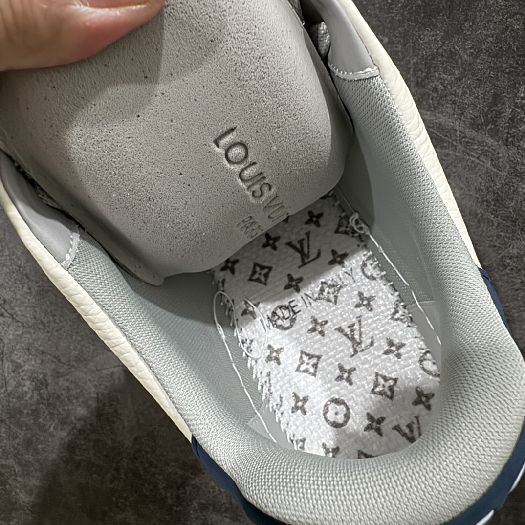 图片[9]-【佛山顶级超A版】Louis Vuitton LV Trainer 系列本地仓库现货 当天可自取n私人订单 专柜混卖零售专供n所有配色均为购买原版复刻n整体版型 皮料 市场独一无二后跟版型都可以自行对比[机智]吊打市场所有货n怒甩十条街，欢迎拿市场各大工厂的货来对比！n鞋舌烫金超正 压印程度秒杀市面90%以上的高端货n新配色陆续开发出货  尺码：39-45   编码：T1520550-鞋库