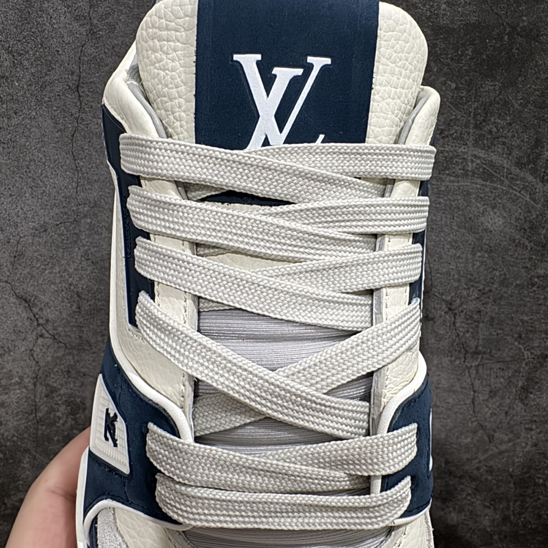 图片[6]-【佛山顶级超A版】Louis Vuitton LV Trainer 系列本地仓库现货 当天可自取n私人订单 专柜混卖零售专供n所有配色均为购买原版复刻n整体版型 皮料 市场独一无二后跟版型都可以自行对比[机智]吊打市场所有货n怒甩十条街，欢迎拿市场各大工厂的货来对比！n鞋舌烫金超正 压印程度秒杀市面90%以上的高端货n新配色陆续开发出货  尺码：39-45   编码：T1520550-鞋库