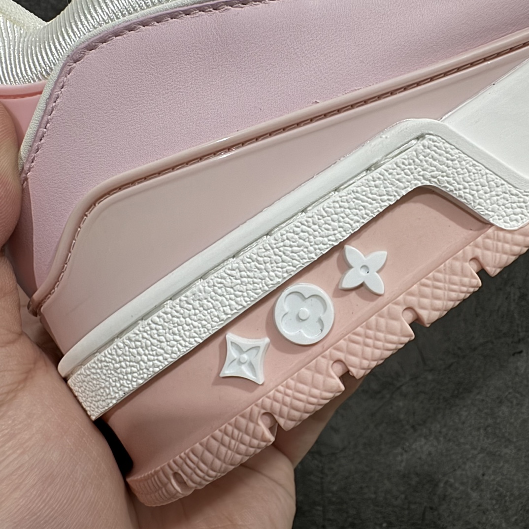 图片[2]-【佛山顶级超A版】Louis Vuitton LV Trainer 系列本地仓库现货 当天可自取n私人订单 专柜混卖零售专供n所有配色均为购买原版复刻n整体版型 皮料 市场独一无二后跟版型都可以自行对比[机智]吊打市场所有货n怒甩十条街，欢迎拿市场各大工厂的货来对比！n鞋舌烫金超正 压印程度秒杀市面90%以上的高端货n新配色陆续开发出货  尺码：39-45   编码：T1520550-鞋库